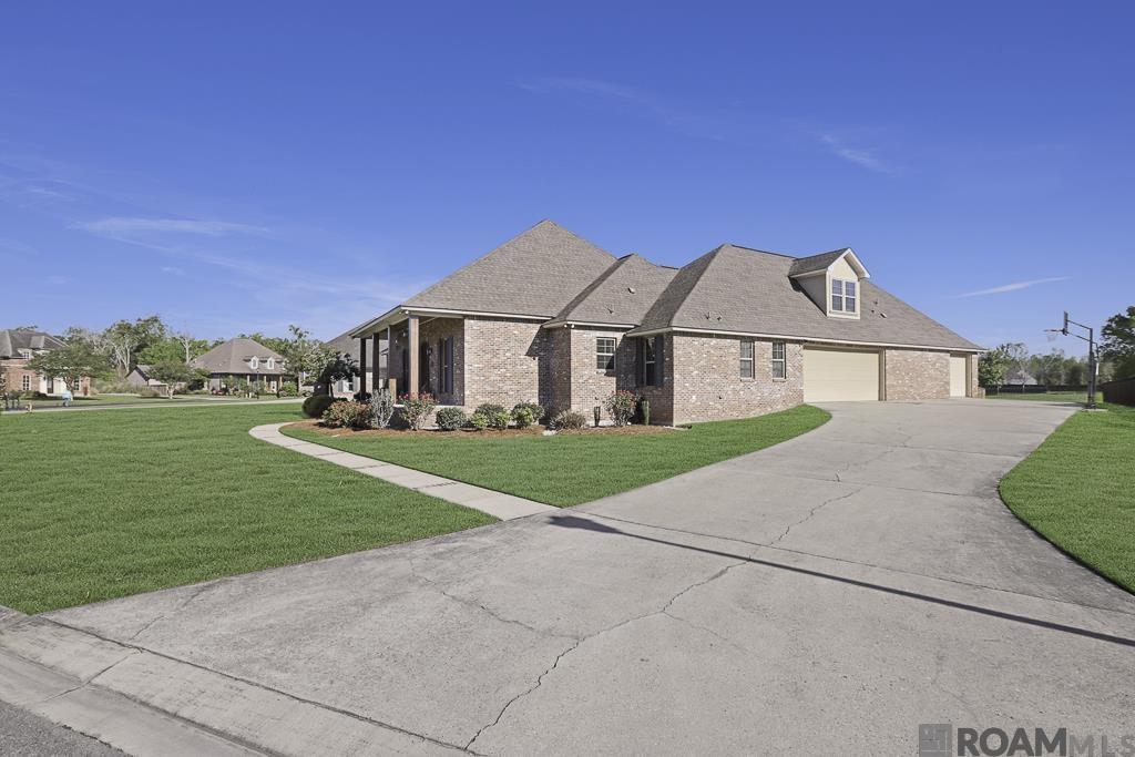 11090 Toria Ln, St Amant, LA, 70774