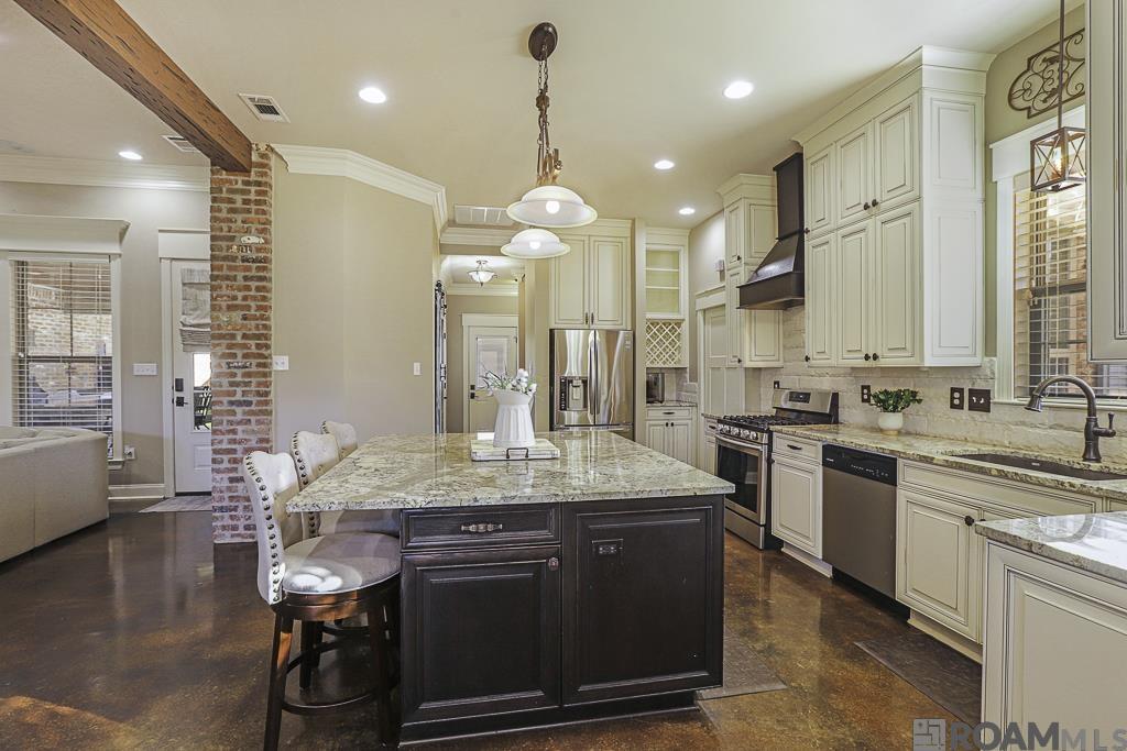 11090 Toria Ln, St Amant, LA, 70774