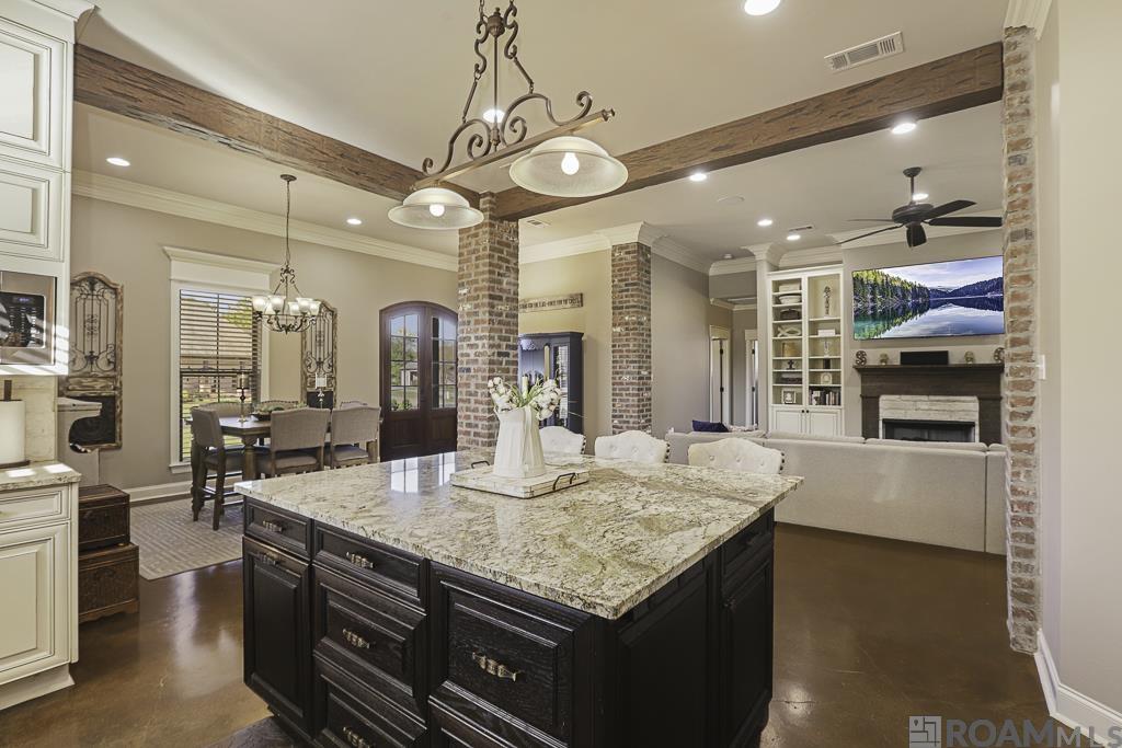 11090 Toria Ln, St Amant, LA, 70774