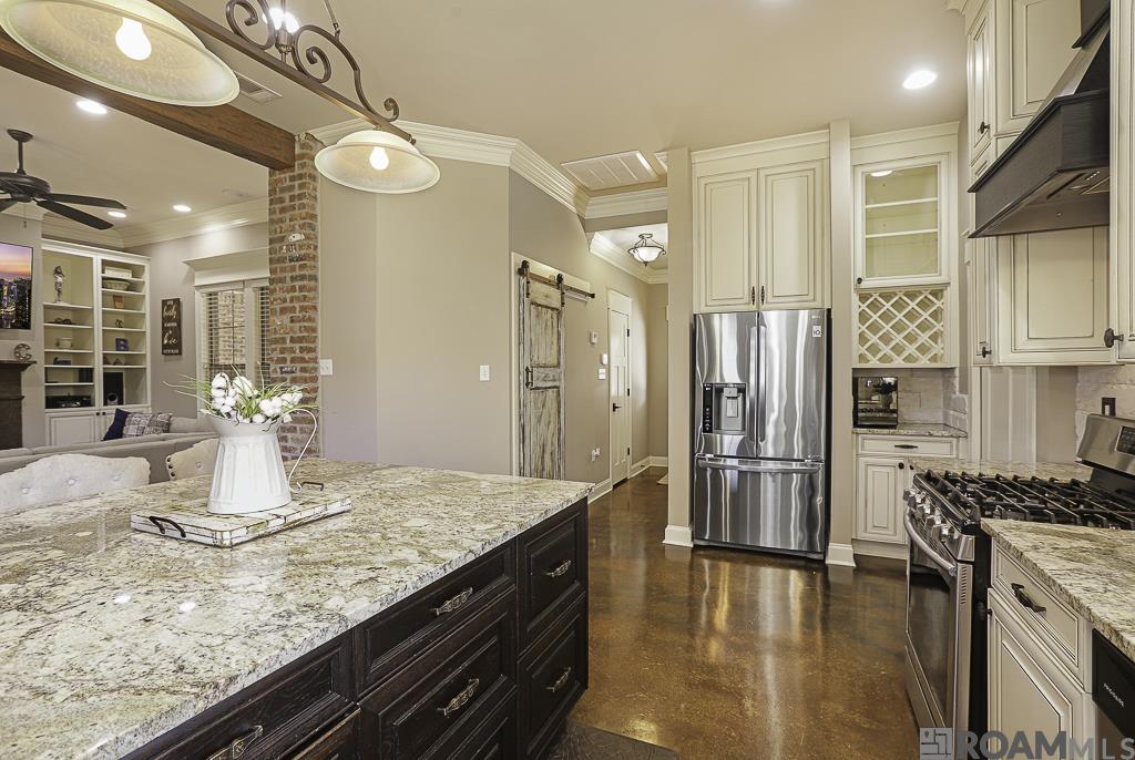 11090 Toria Ln, St Amant, LA, 70774