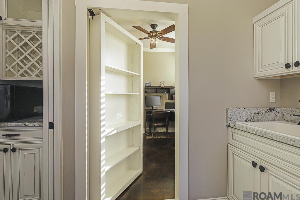 11090 Toria Ln, St Amant, LA, 70774