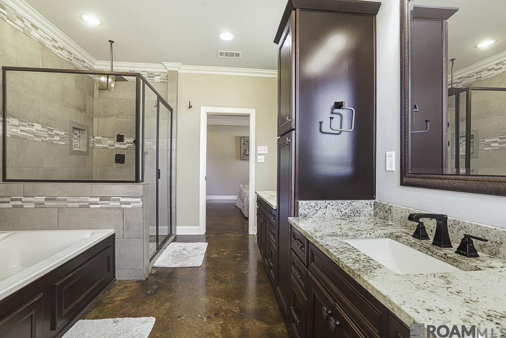 11090 Toria Ln, St Amant, LA, 70774