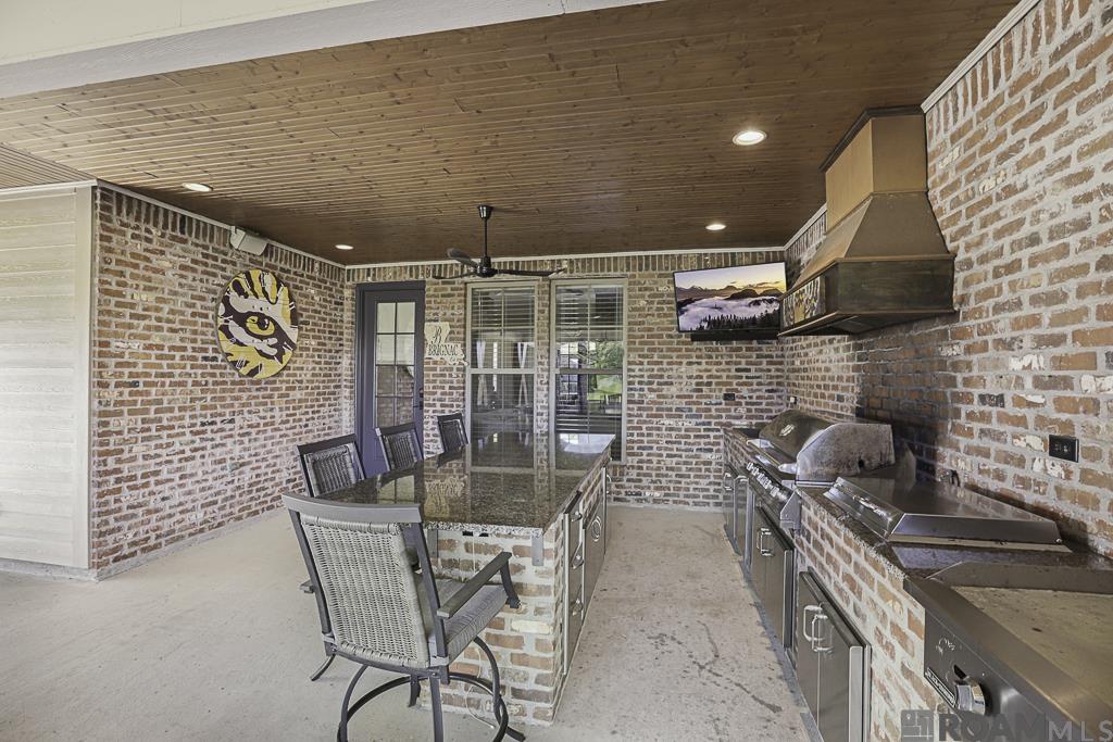 11090 Toria Ln, St Amant, LA, 70774