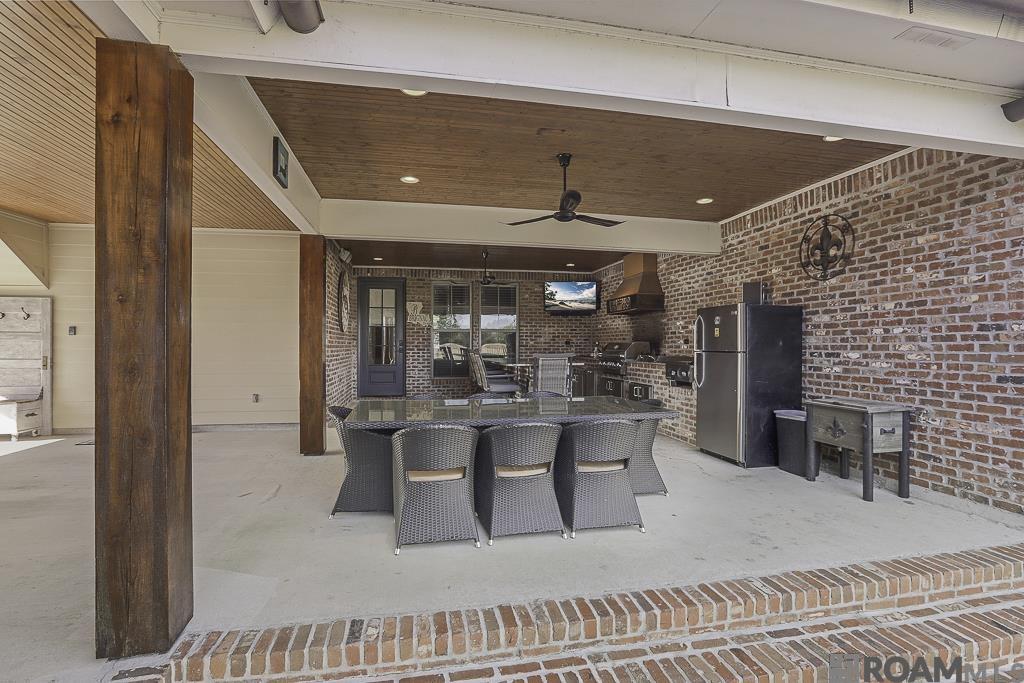 11090 Toria Ln, St Amant, LA, 70774