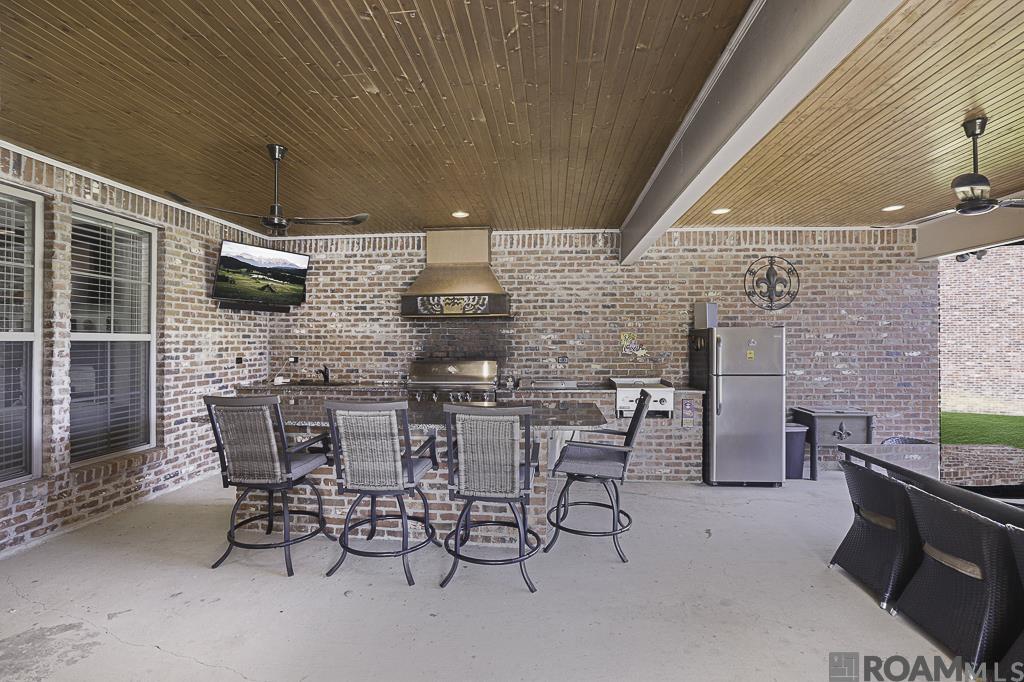 11090 Toria Ln, St Amant, LA, 70774