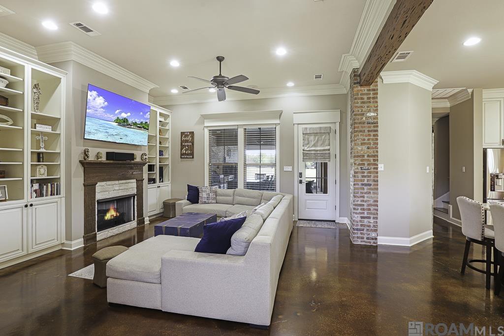 11090 Toria Ln, St Amant, LA, 70774