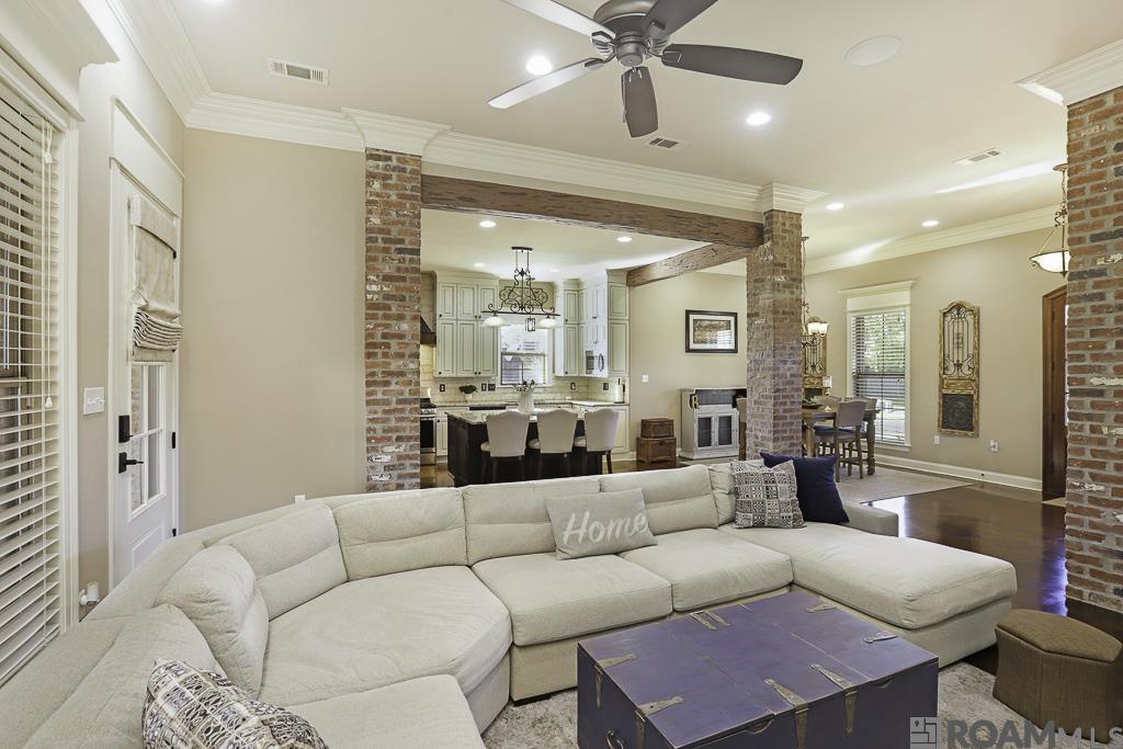 11090 Toria Ln, St Amant, LA, 70774