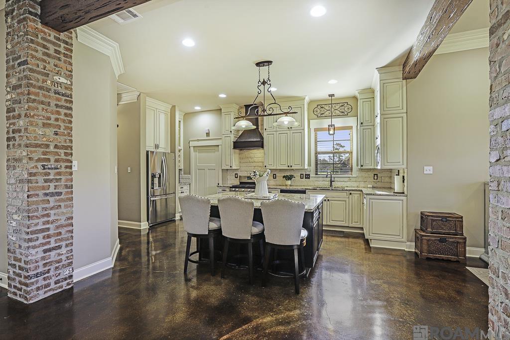 11090 Toria Ln, St Amant, LA, 70774