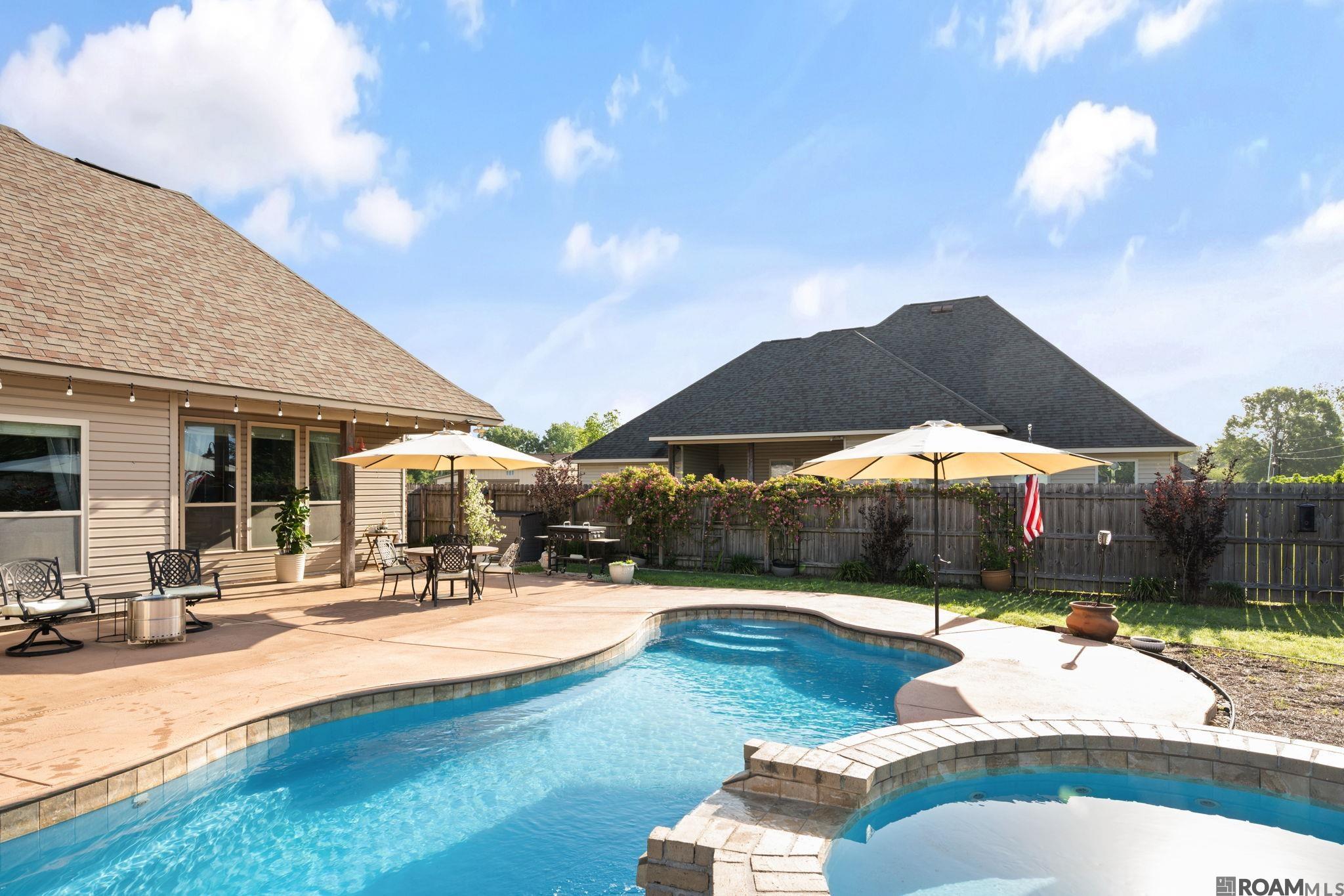 39071 Old Tree Dr, Prairieville, LA, 70769