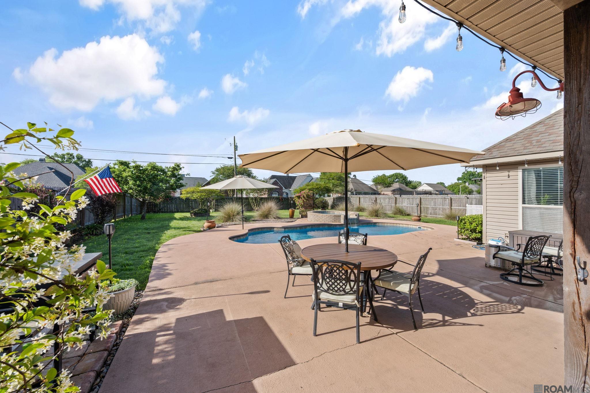 39071 Old Tree Dr, Prairieville, LA, 70769