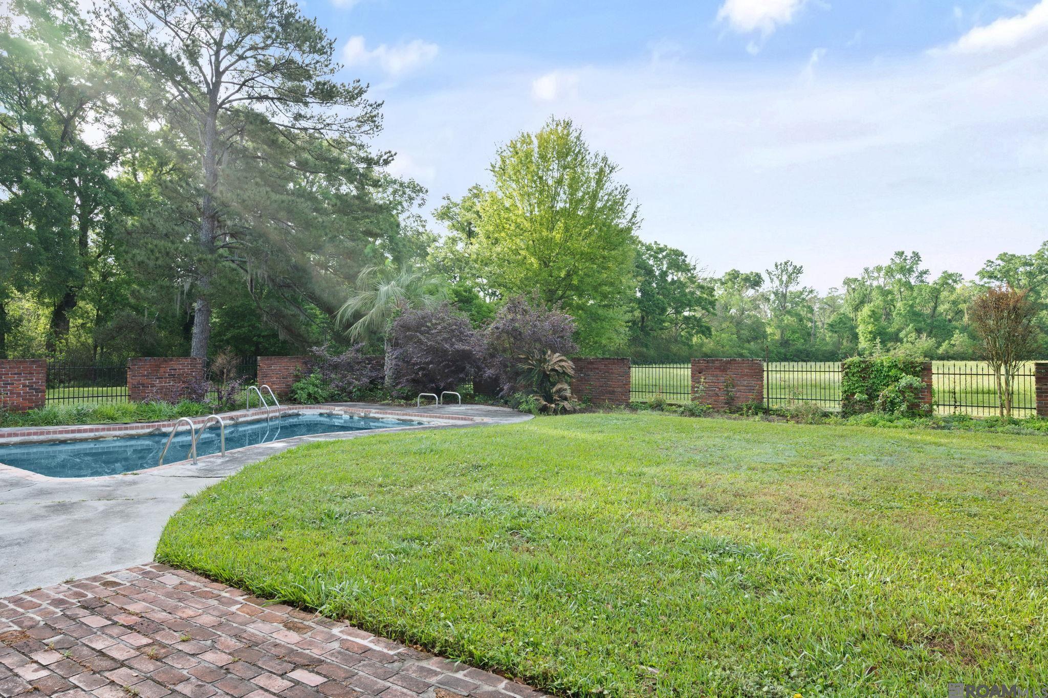 38517 La Hwy 74, Gonzales, LA, 70737