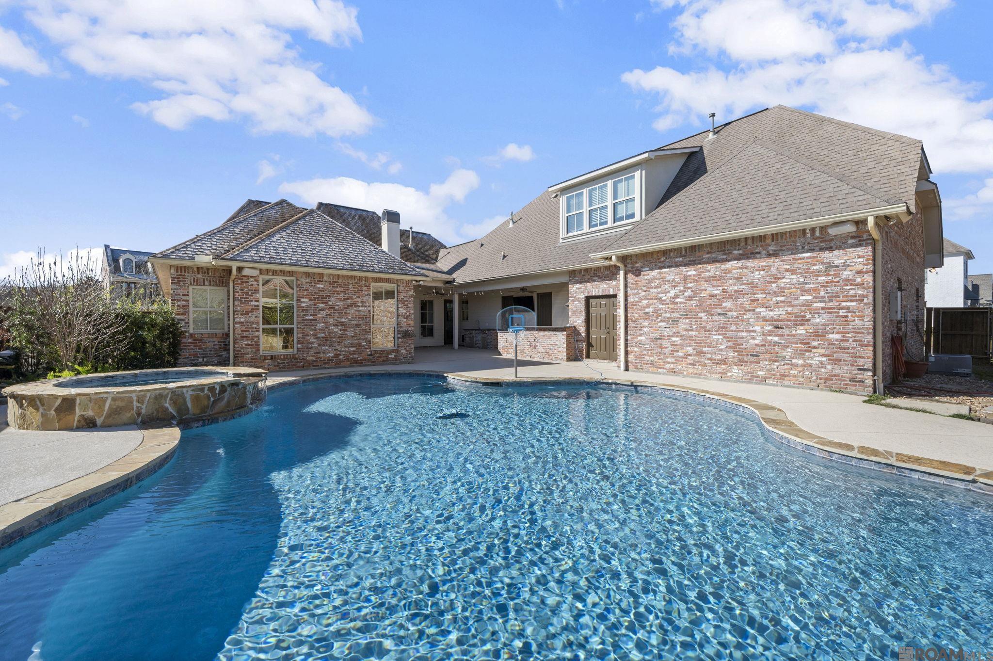 216 Ridgewood Blvd., Golden Meadow, LA, 70357