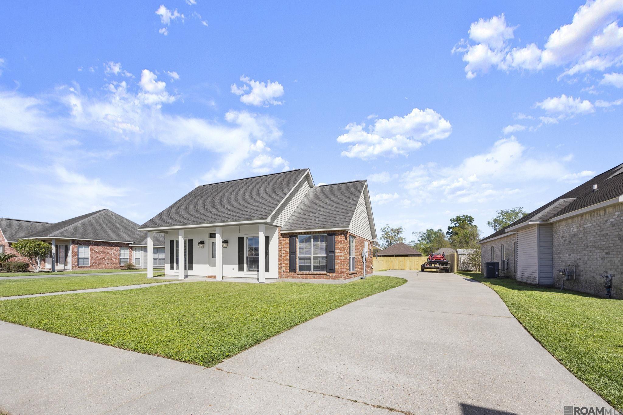 628 S Oleana Dr, Gonzales, LA, 70737