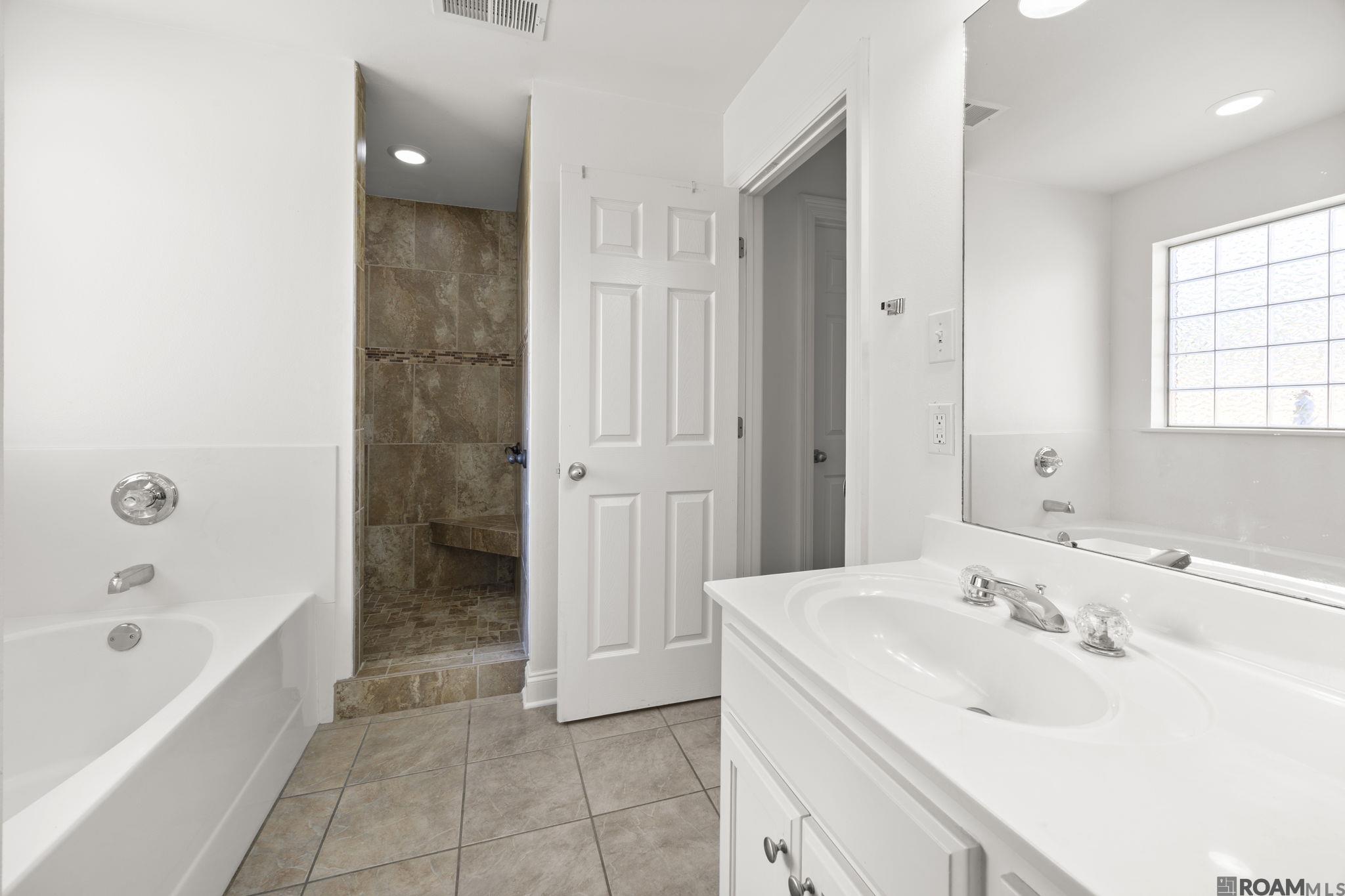 628 S Oleana Dr, Gonzales, LA, 70737