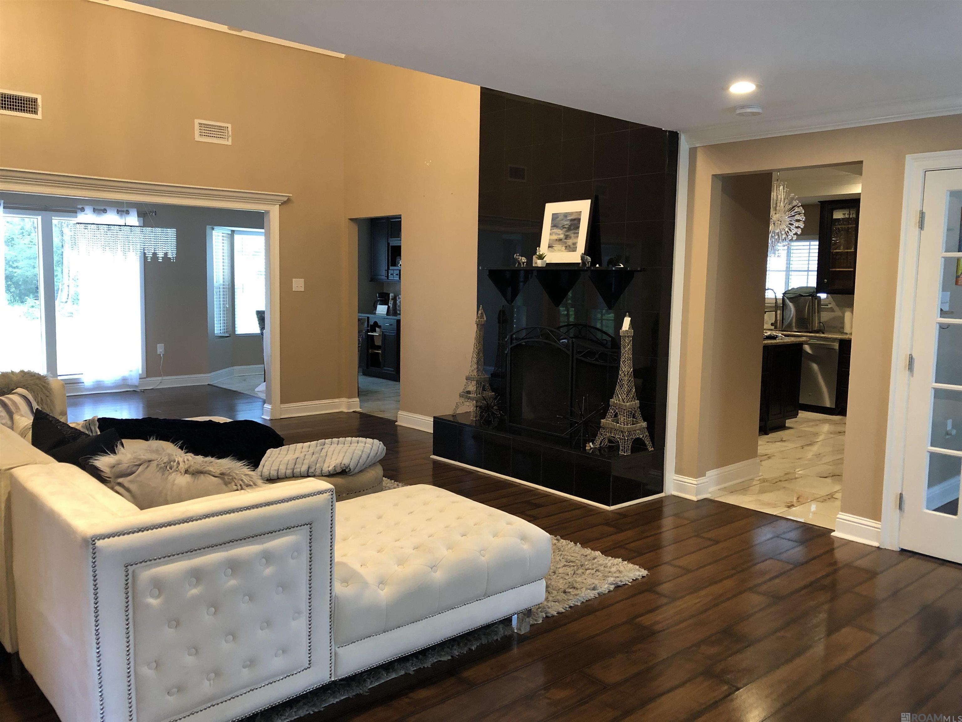 465 Donald Dr, Denham Springs, LA, 70726