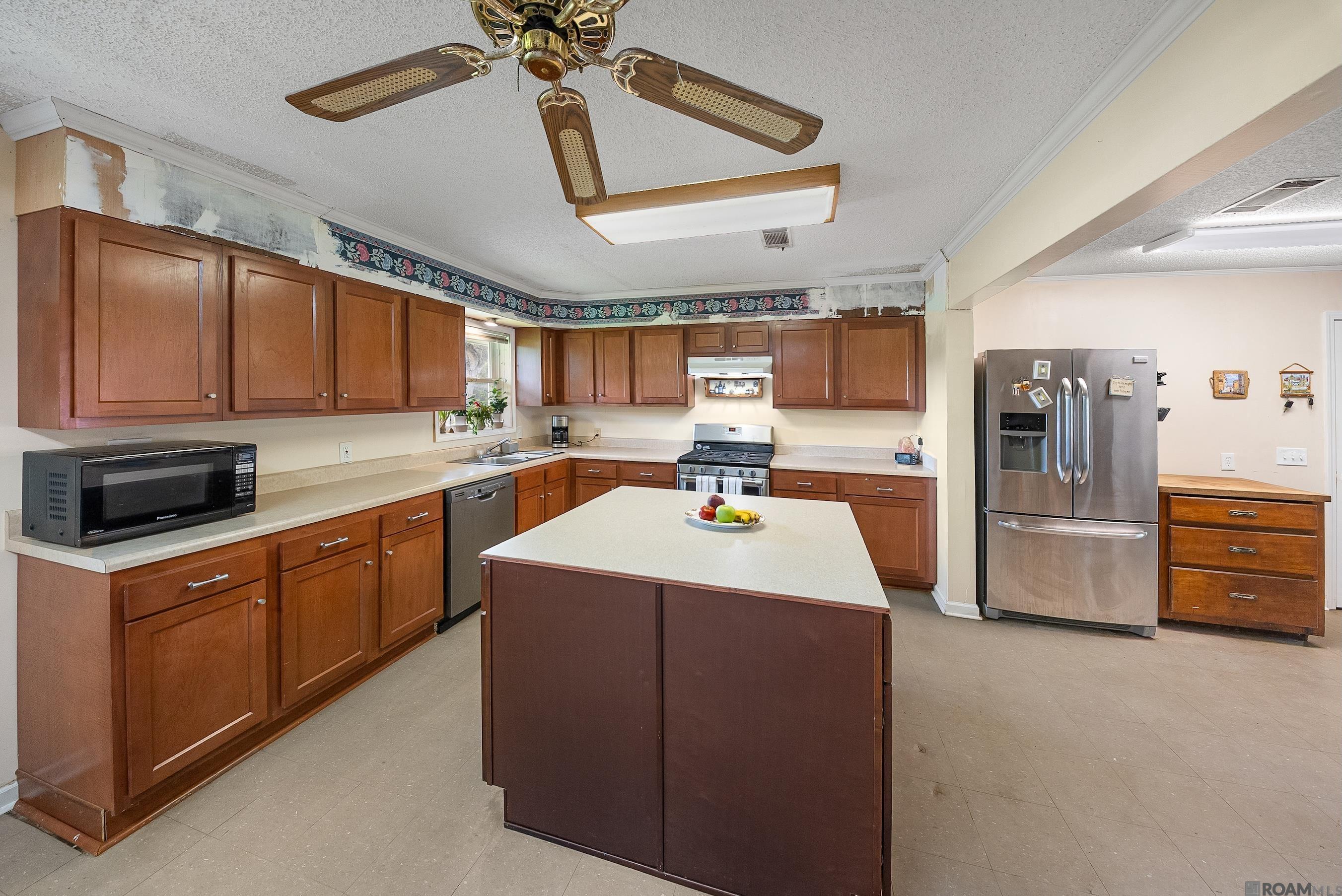 11163 Hwy 22, St Amant, LA, 70774