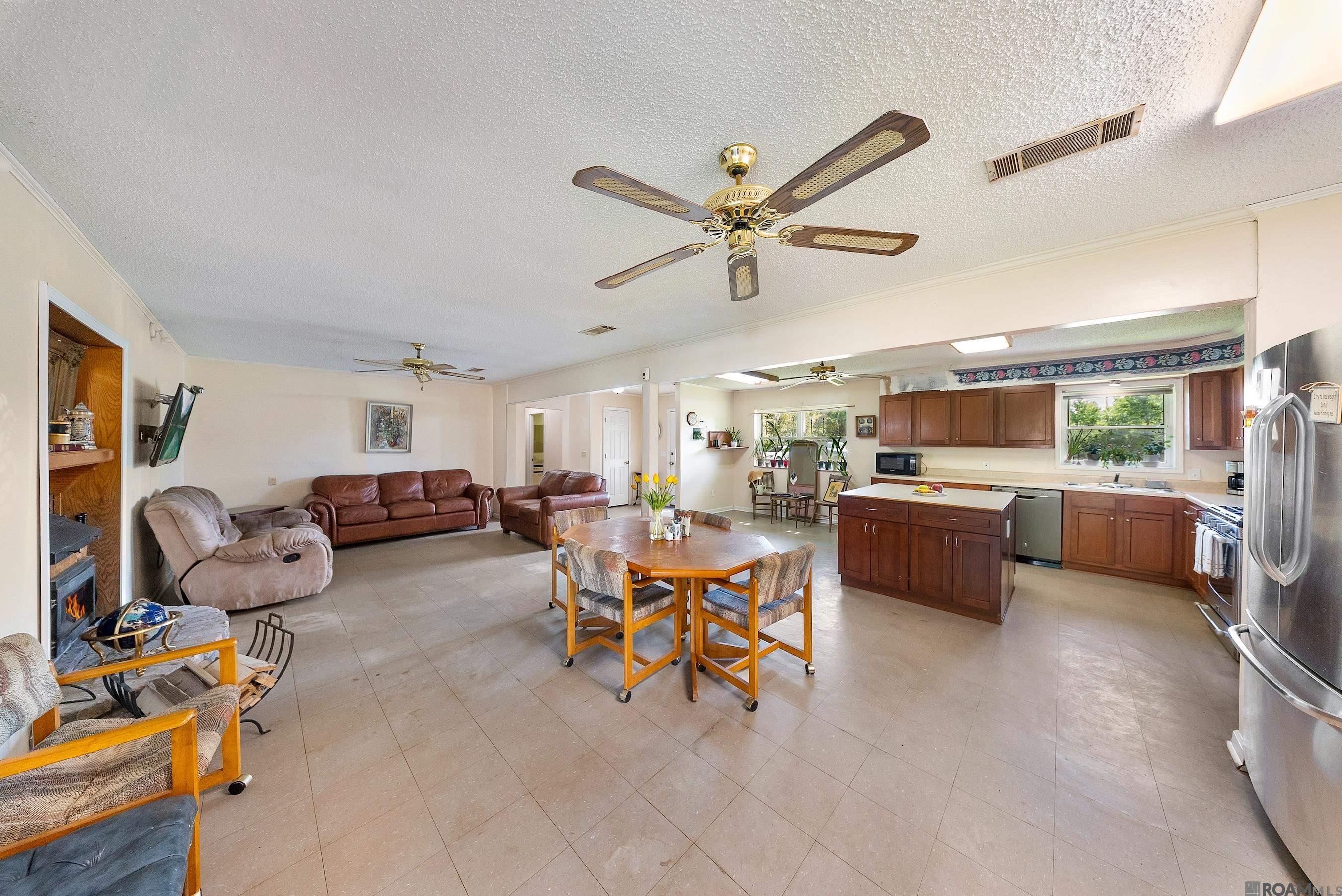 11163 Hwy 22, St Amant, LA, 70774