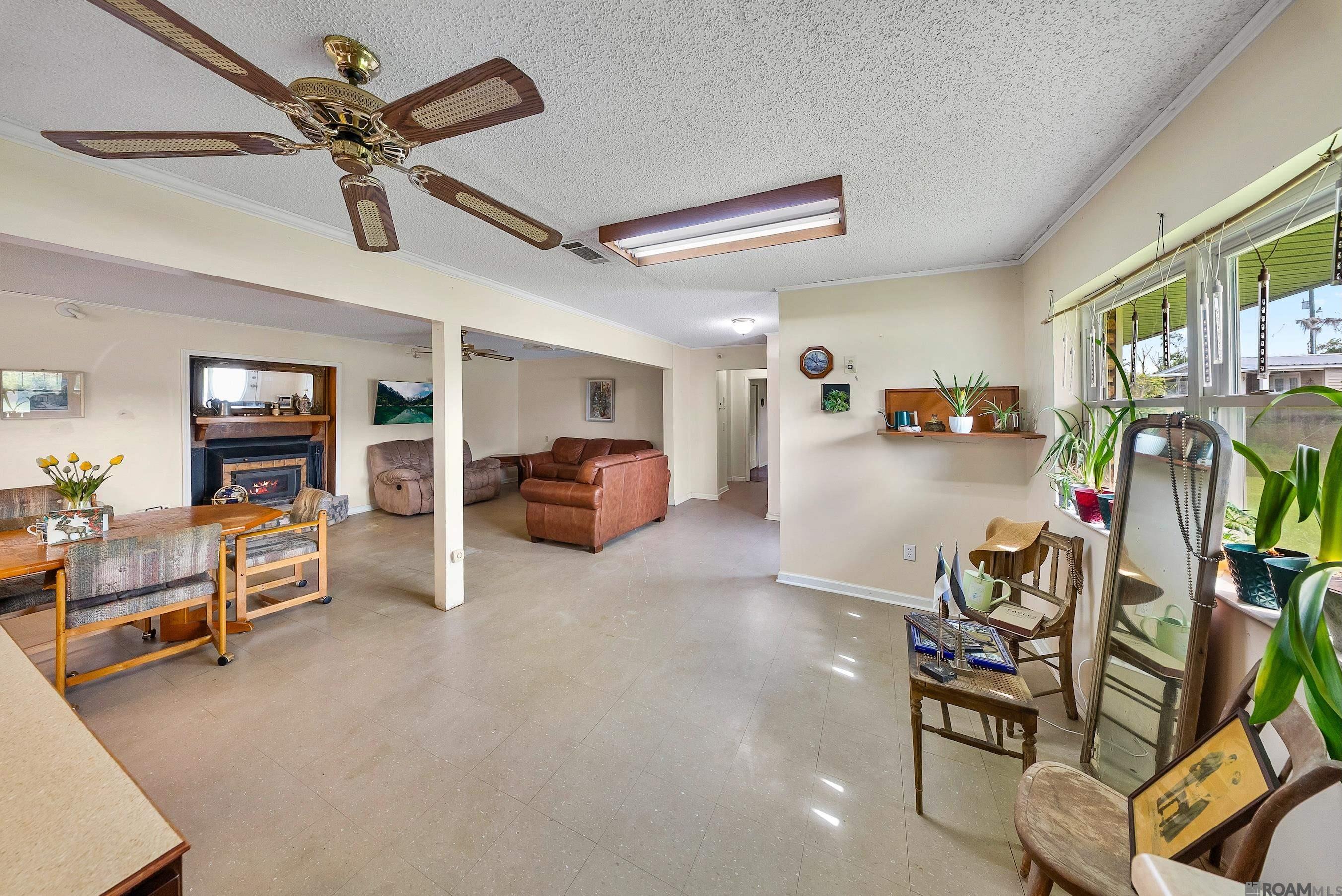 11163 Hwy 22, St Amant, LA, 70774