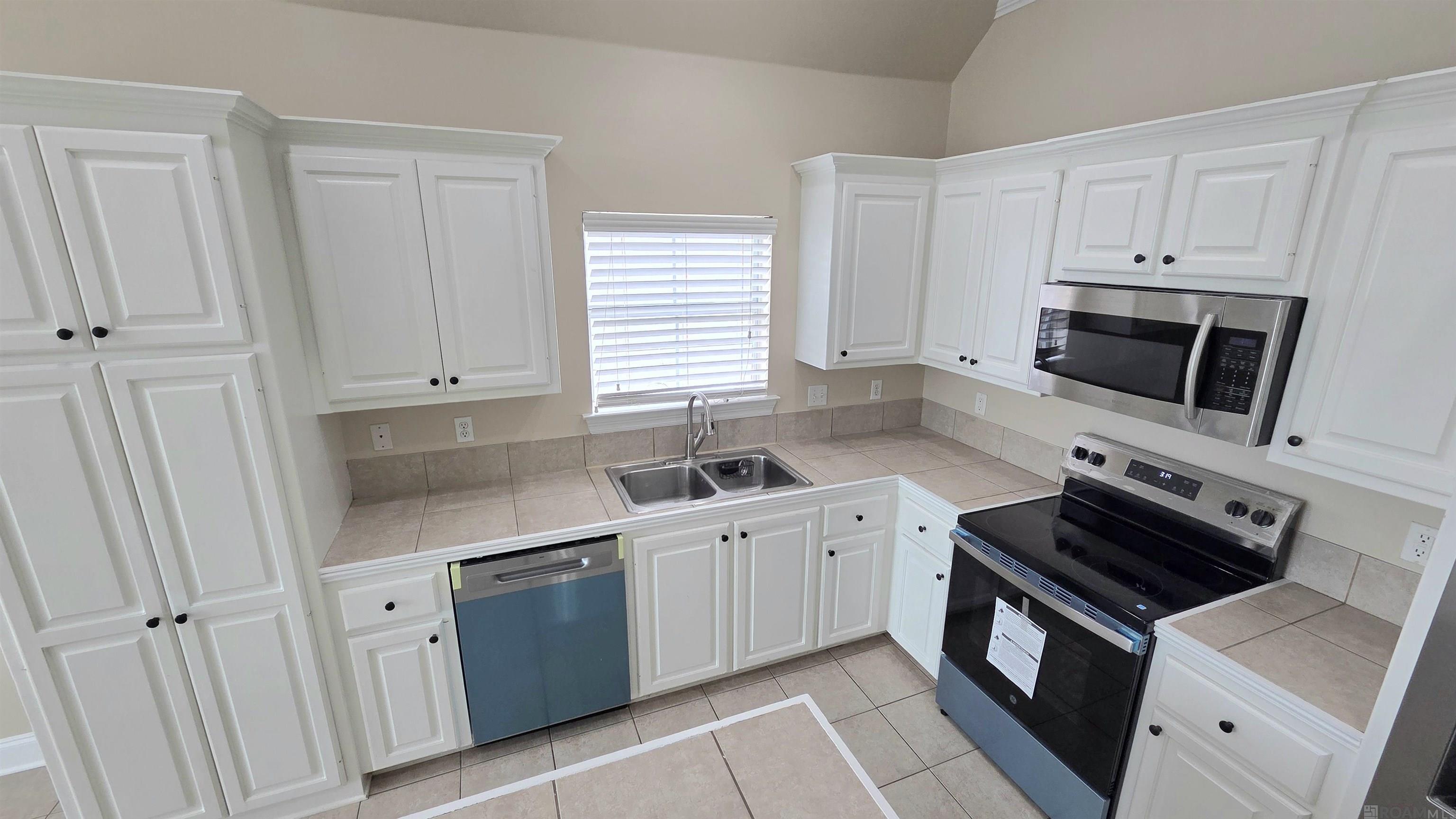 2934 Nicholson Lake Dr, Baton Rouge, LA, 70810