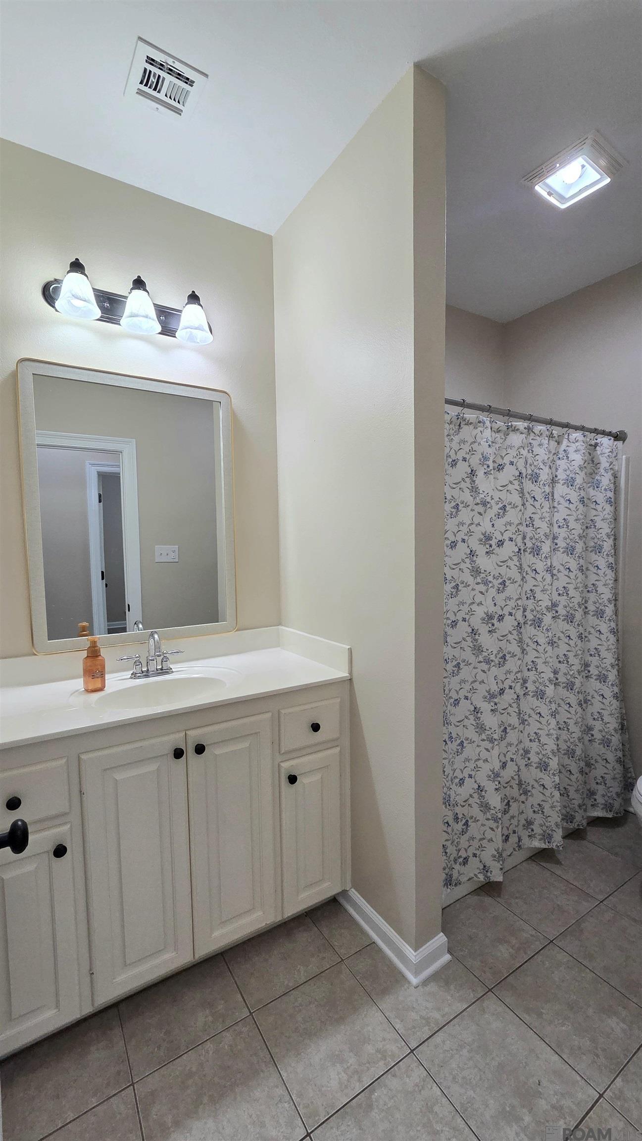 2934 Nicholson Lake Dr, Baton Rouge, LA, 70810