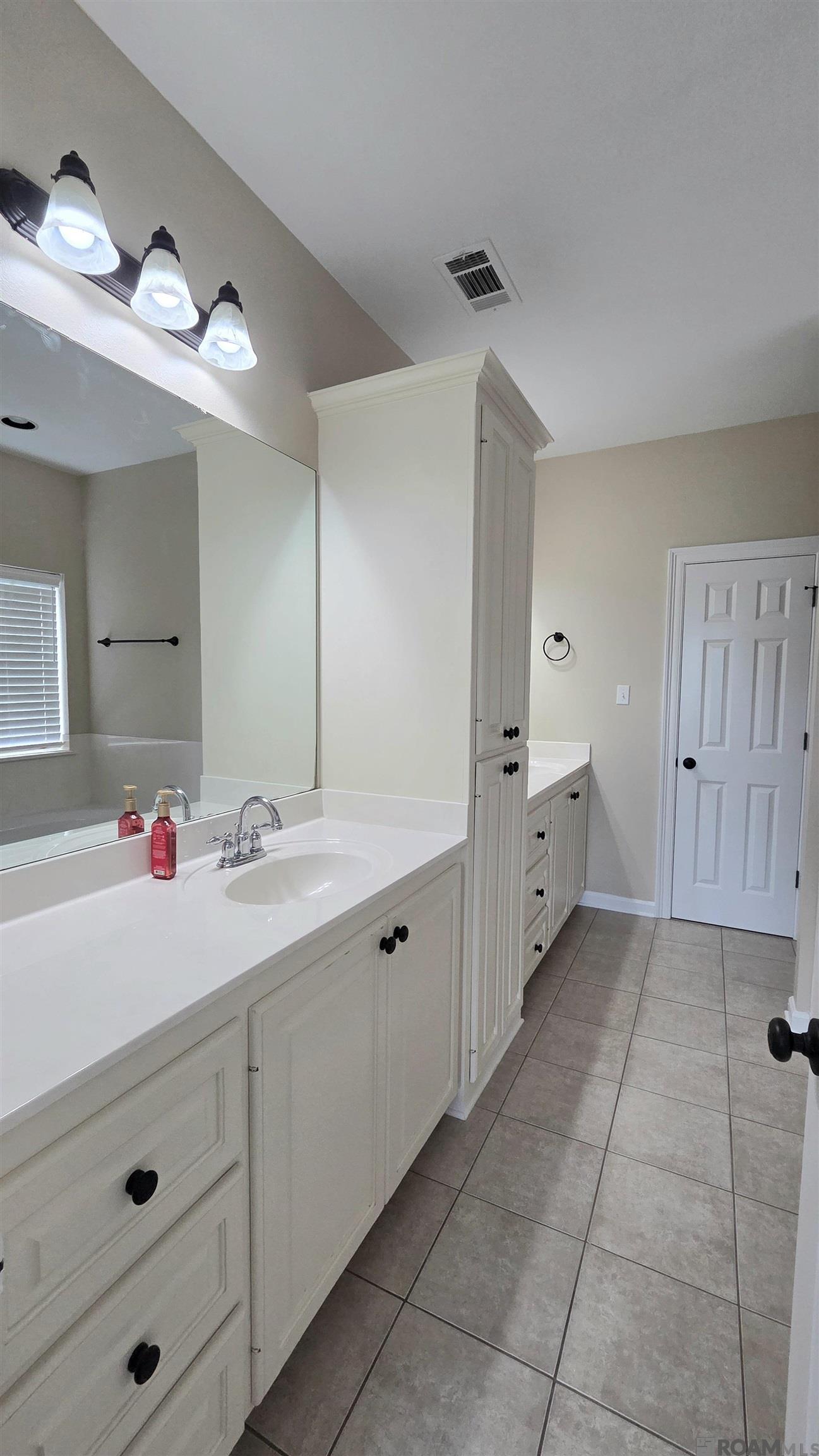 2934 Nicholson Lake Dr, Baton Rouge, LA, 70810