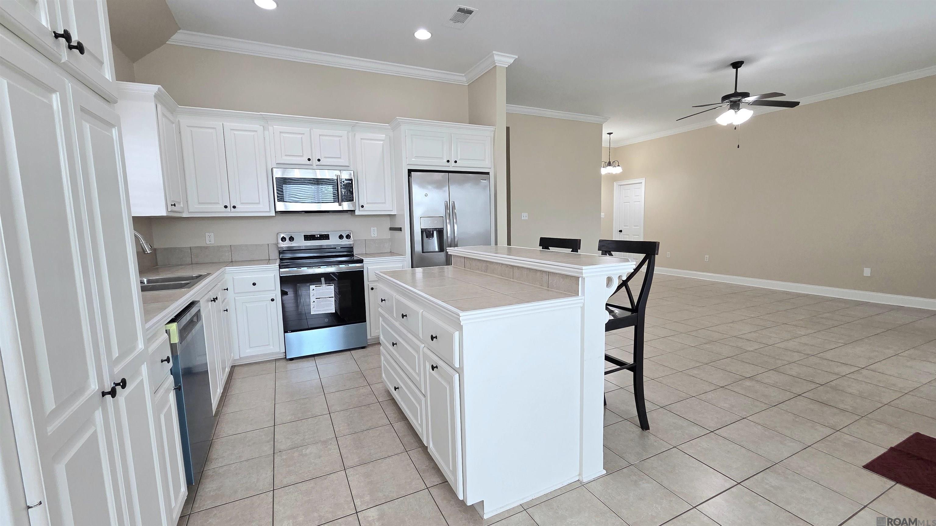 2934 Nicholson Lake Dr, Baton Rouge, LA, 70810