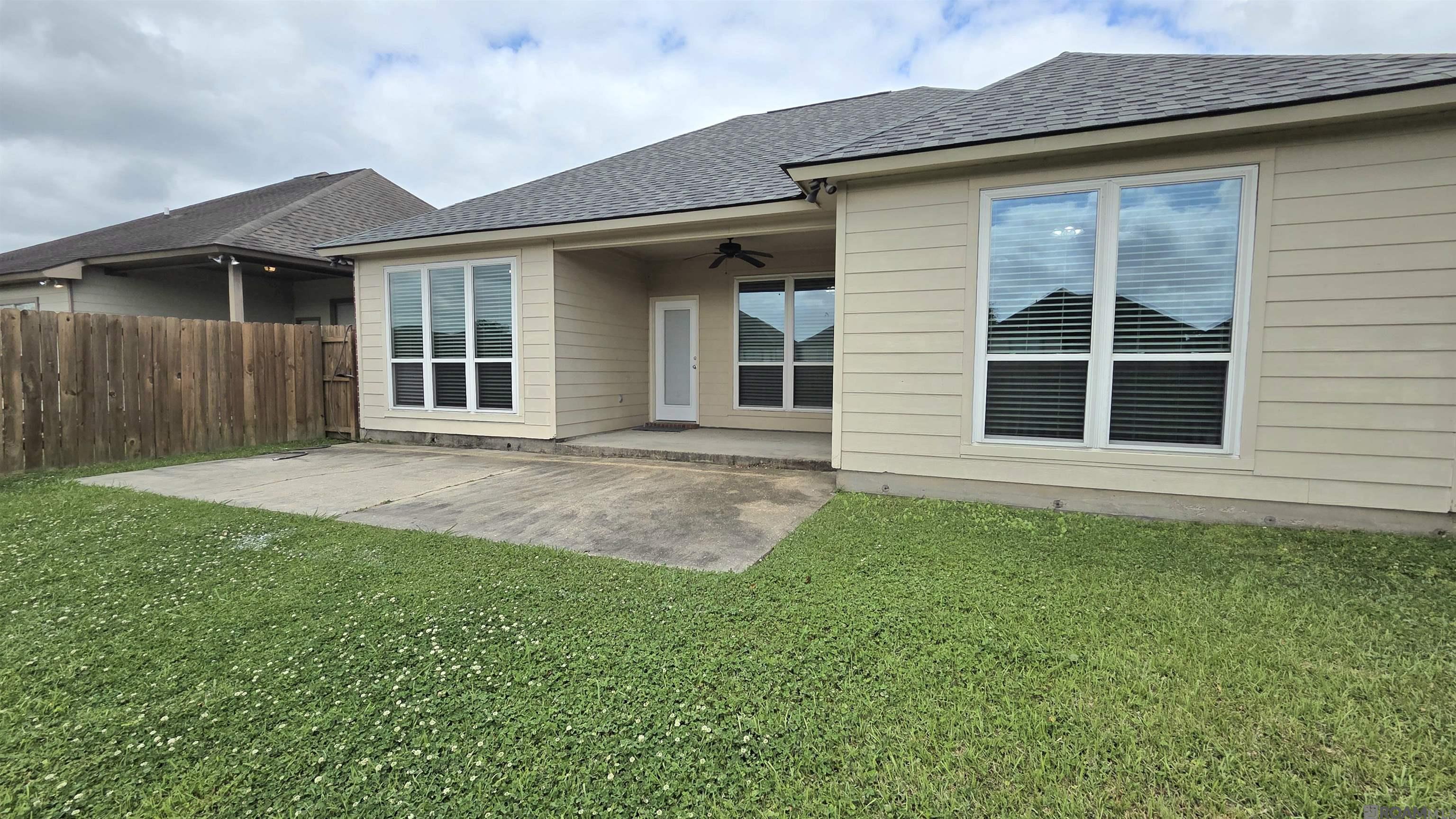 2934 Nicholson Lake Dr, Baton Rouge, LA, 70810