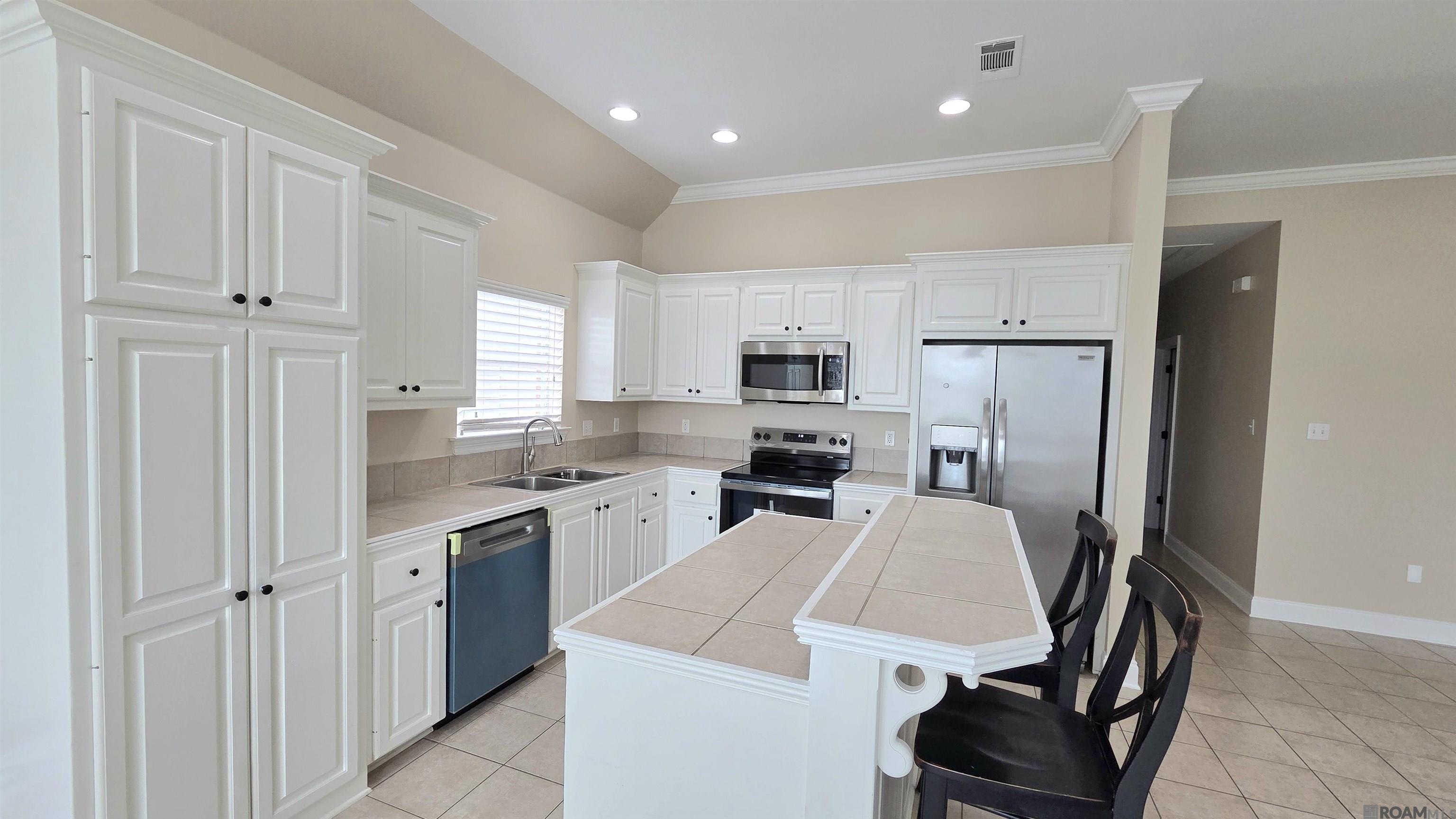 2934 Nicholson Lake Dr, Baton Rouge, LA, 70810