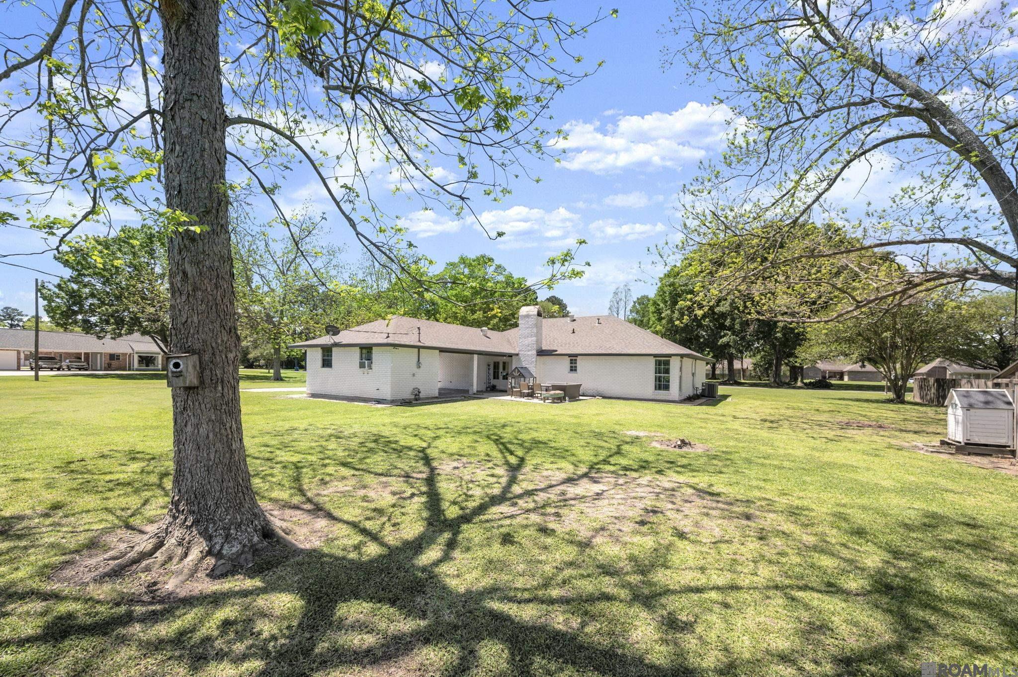 907 Colonial Dr, Port Allen, LA, 70767