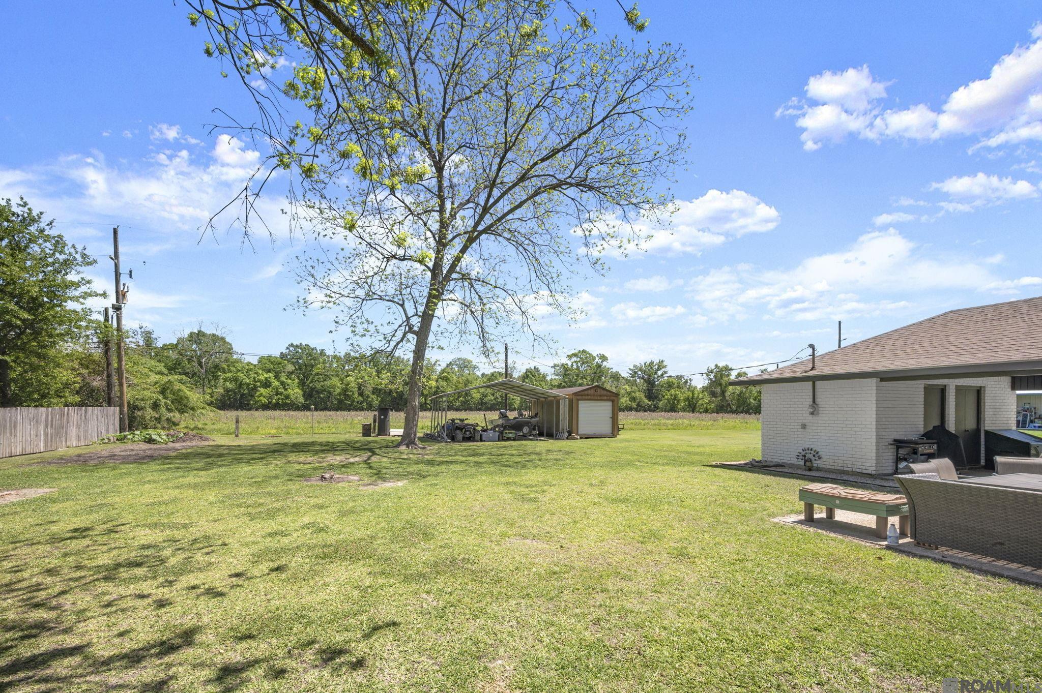 907 Colonial Dr, Port Allen, LA, 70767