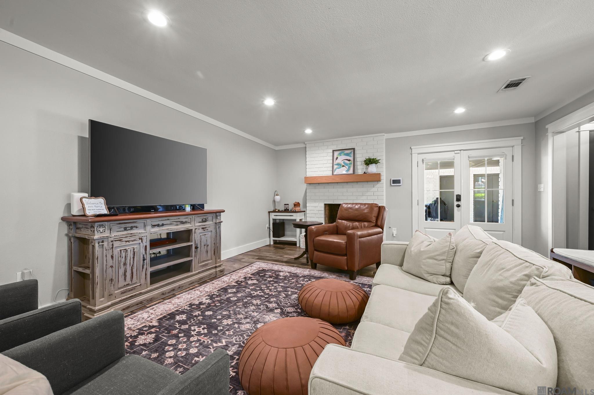 907 Colonial Dr, Port Allen, LA, 70767