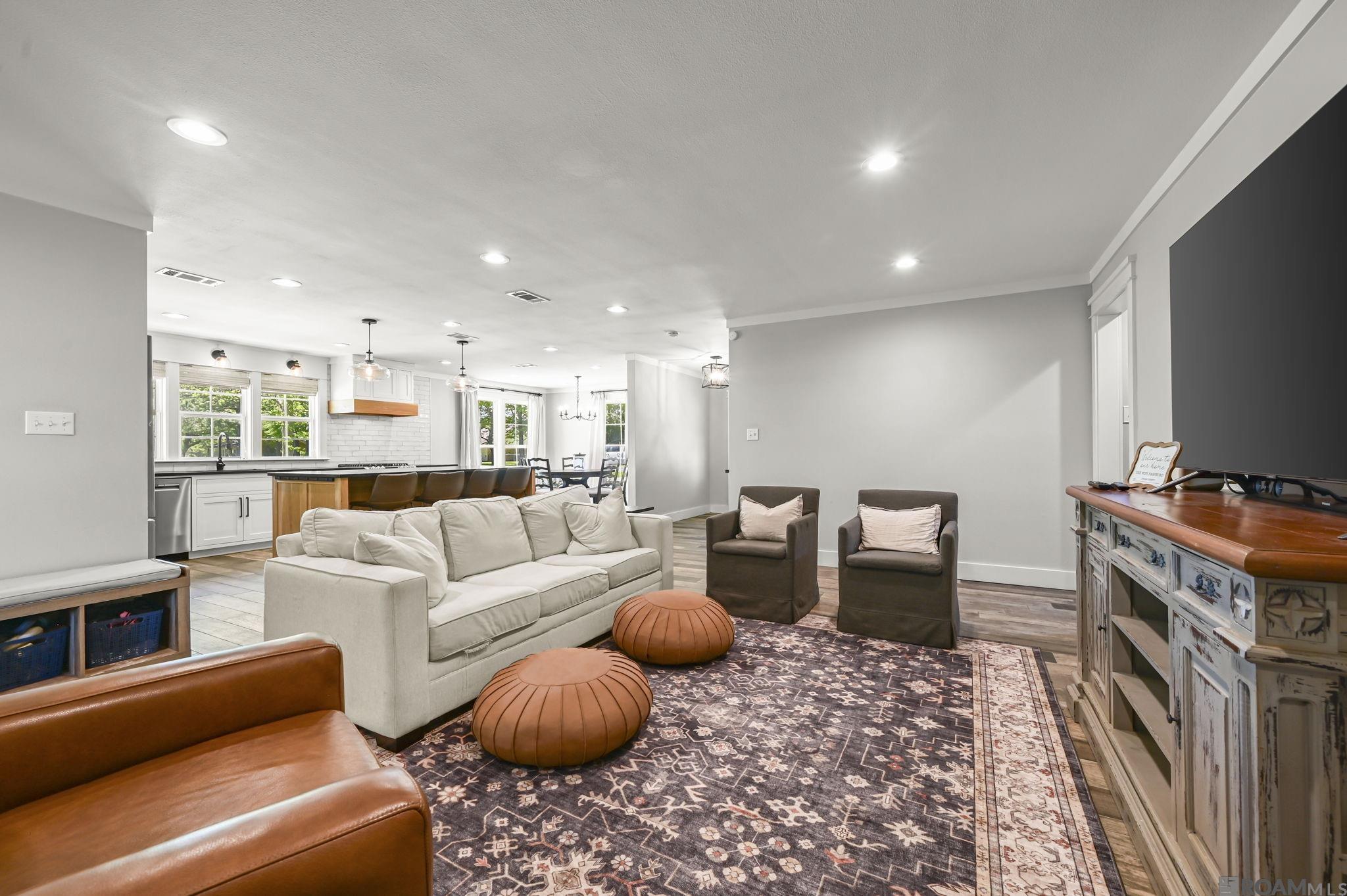 907 Colonial Dr, Port Allen, LA, 70767