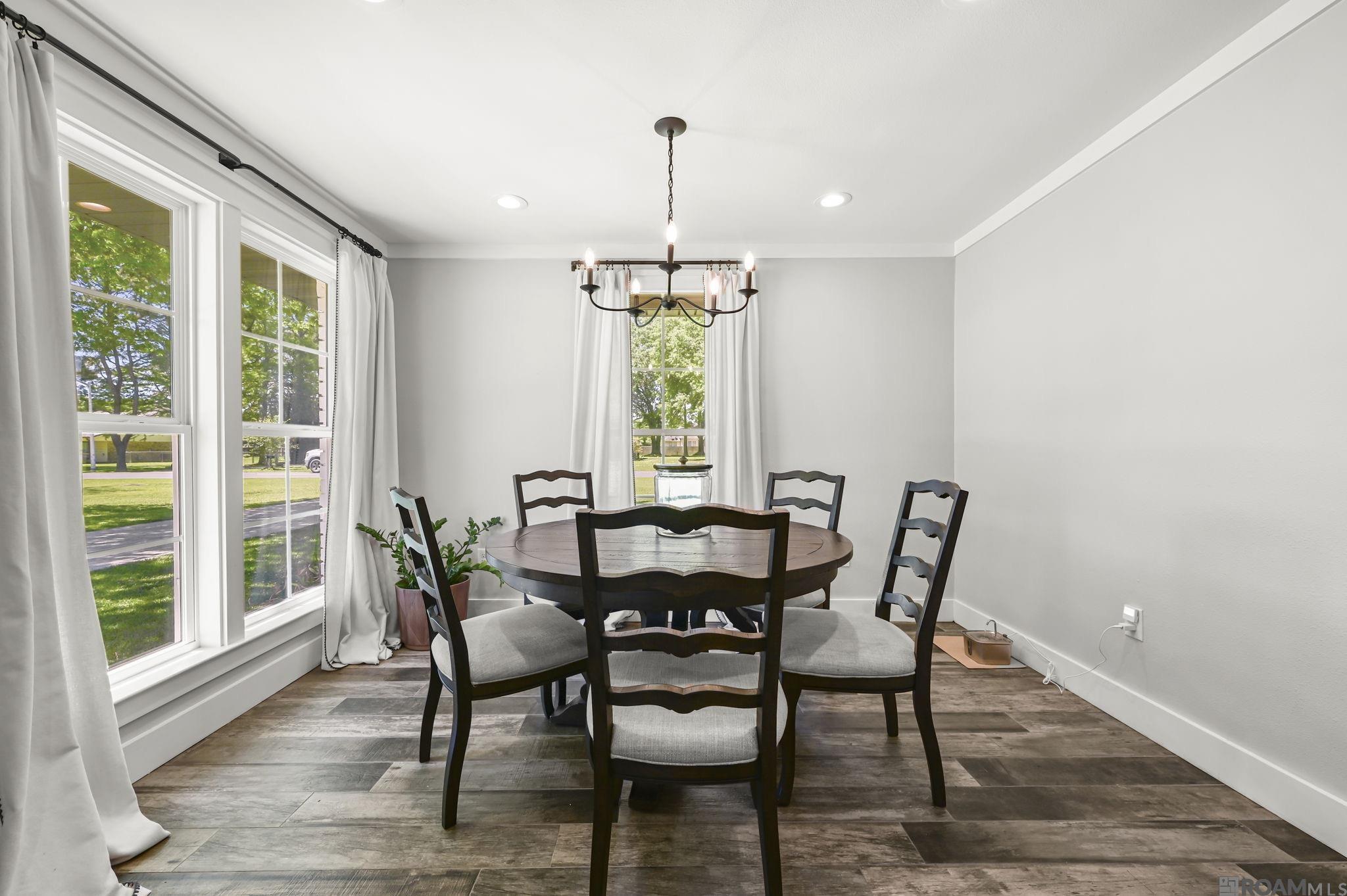 907 Colonial Dr, Port Allen, LA, 70767