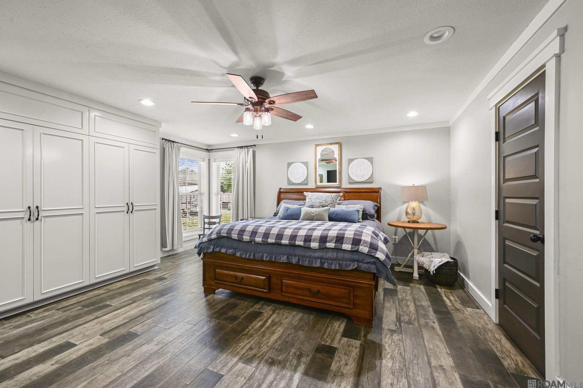 907 Colonial Dr, Port Allen, LA, 70767