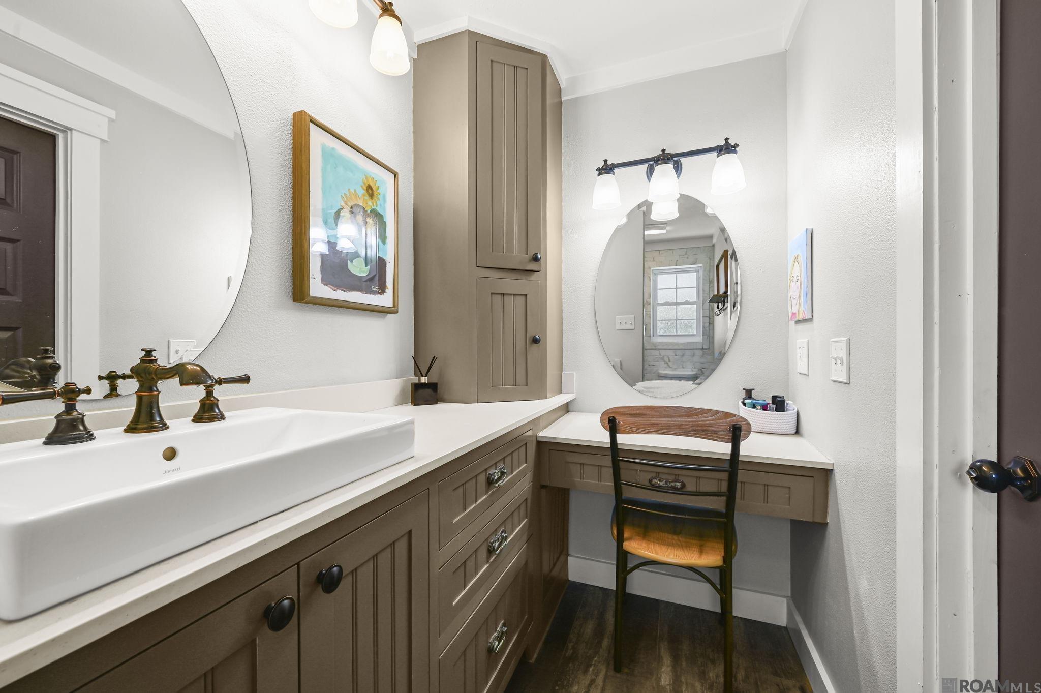 907 Colonial Dr, Port Allen, LA, 70767