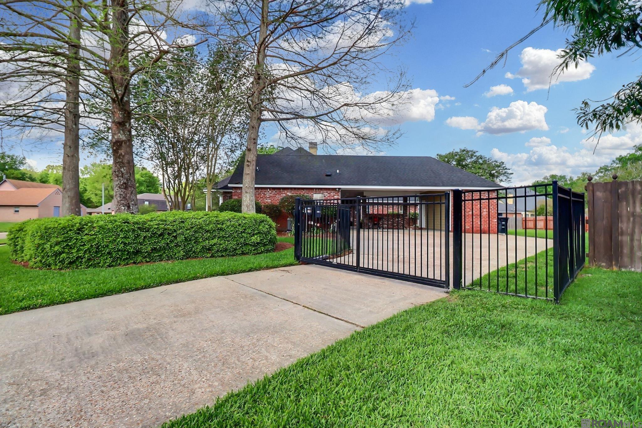 3735 S Harris Dr, Baton Rouge, LA, 70816