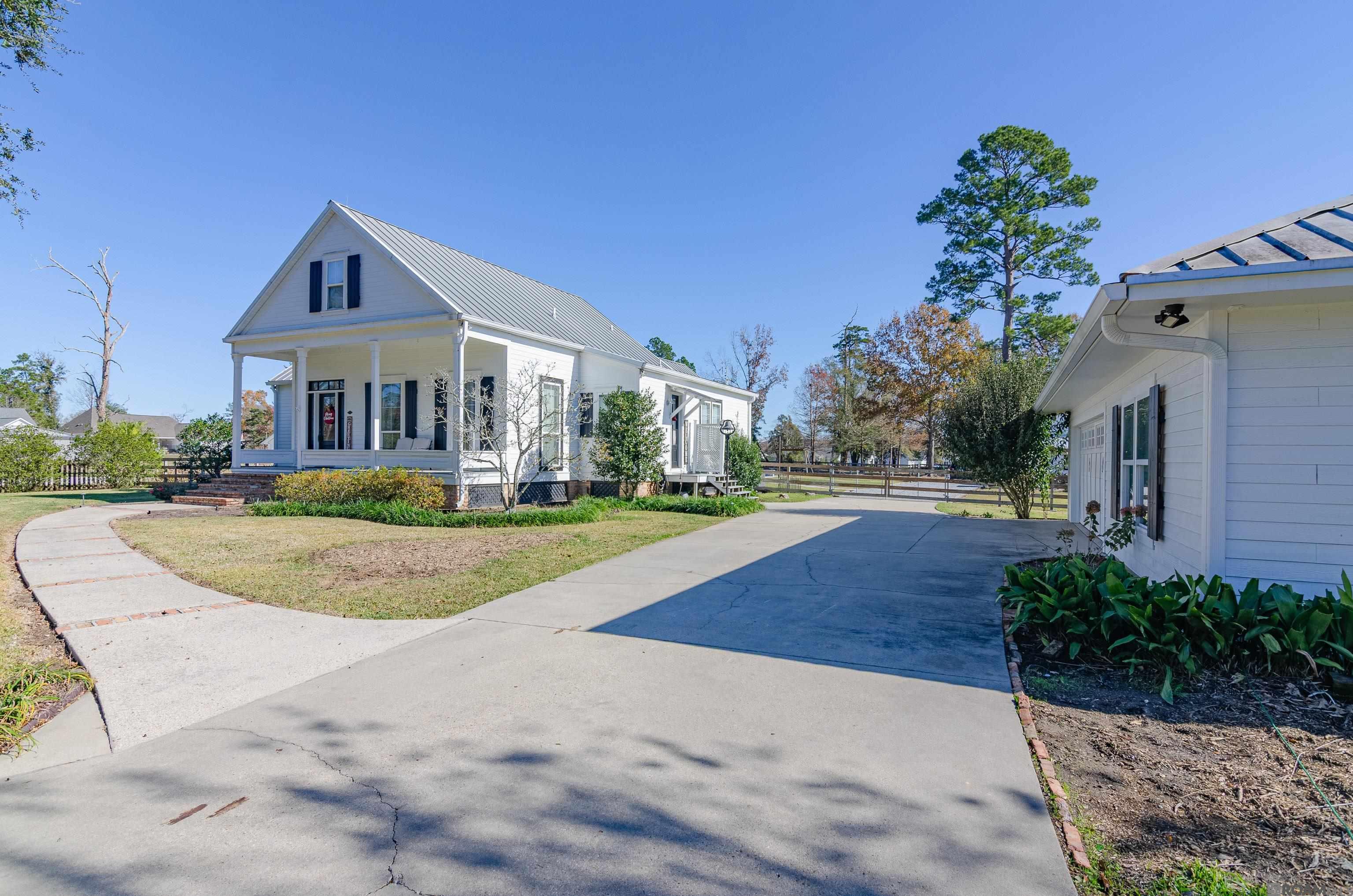 20452 Camille Dr, Springfield, LA, 70462