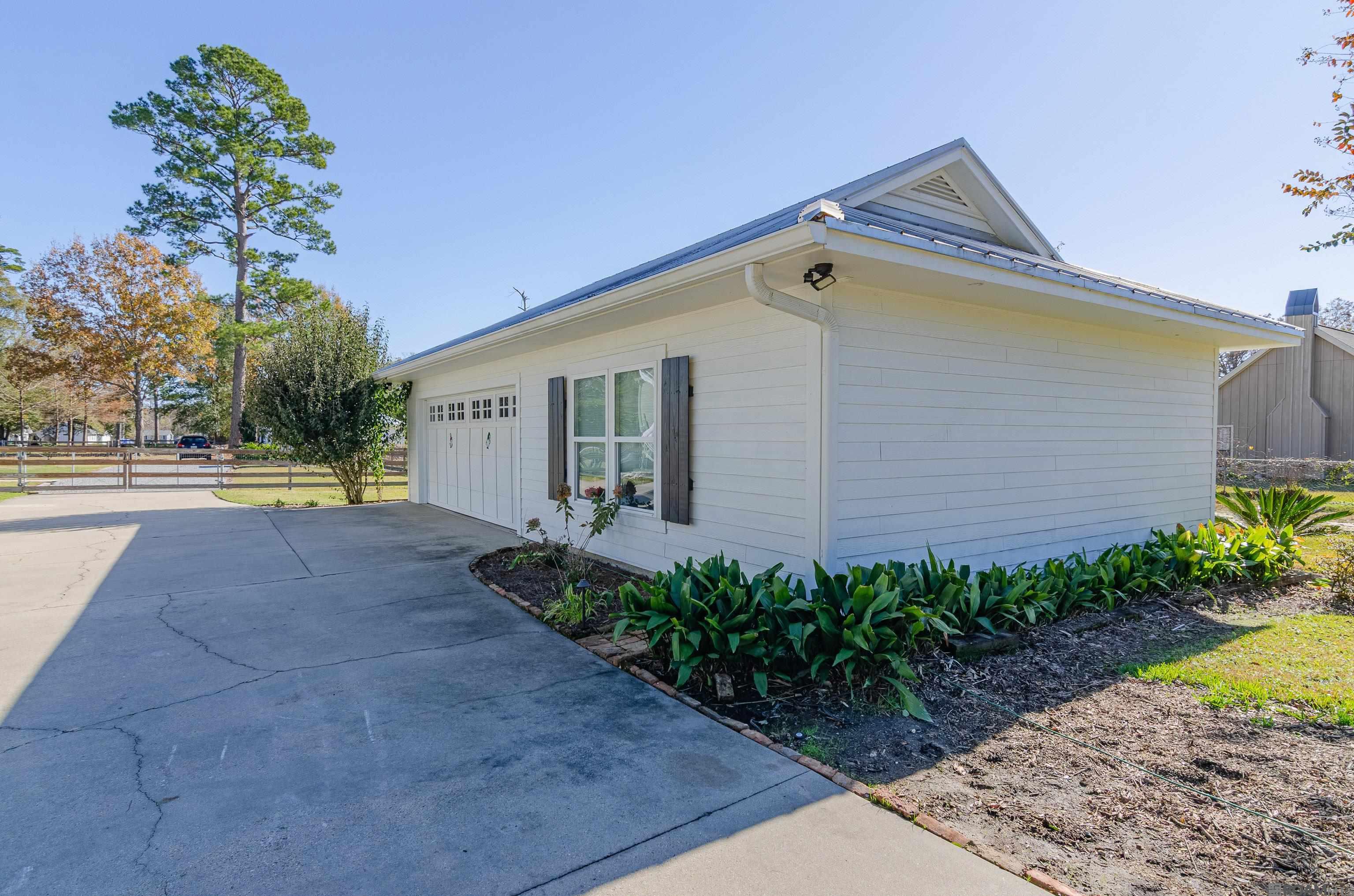 20452 Camille Dr, Springfield, LA, 70462