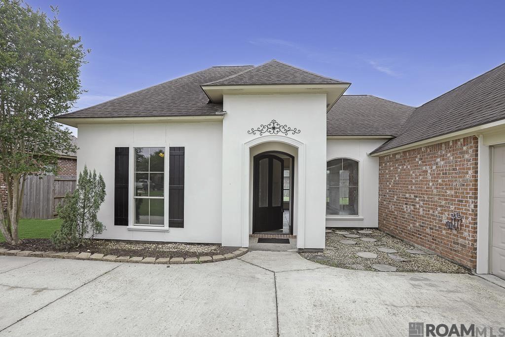 Welcome home to this wonderful 3br/2ba home in highly sought-after West Creek Estates! This home offers an office nook, open/split floorplan, and large fully fenced backyard. The kitchen features a nice granite island with an undermount sink, barstool seating, a gas cooktop, wall oven with mounted microwave above, dishwasher, garbage disposal, tile countertops, and a walk-in pantry. The kitchen is open to the large family room and dining room with tons of natural light and lovely views of the huge backyard. The open floorplan and back patio are set up perfectly to entertain guests! The master en suite comes complete with double vanities, a corner soaking tub, a separate shower, and enormous walk-in closet. The other 2 bedrooms are on the opposite side of the house and have laminate flooring and large closets. Freshly painted, NO CARPET throughout the house, landscaped. Book a showing today before it is gone! Home did not flood in August 2016 and does not require flood insurance.