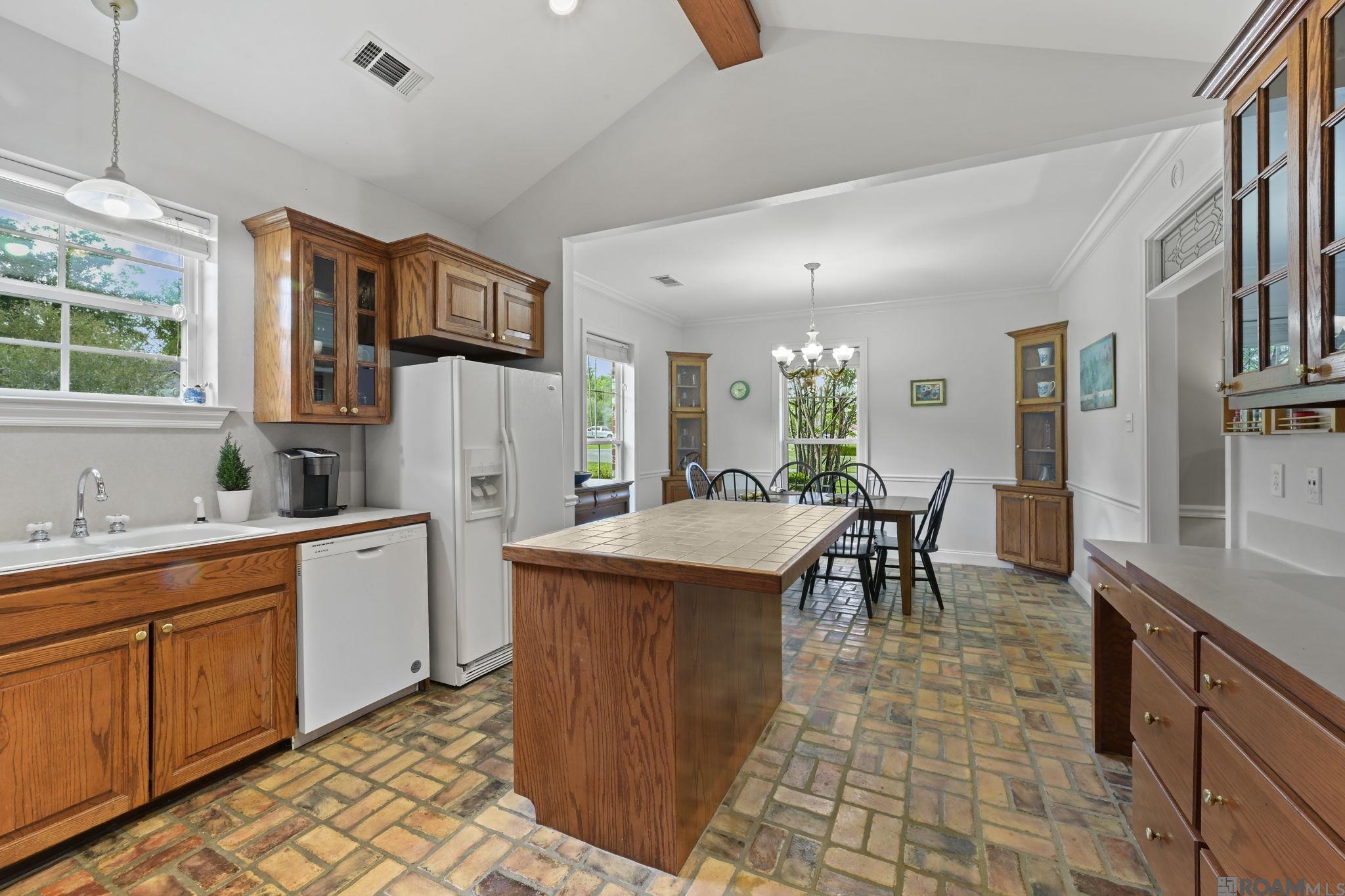 8858 Myrtle Hill Dr, St Francisville, LA, 70775