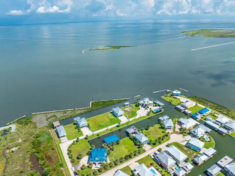 71 Queen Bess, Grand Isle, LA, 70358