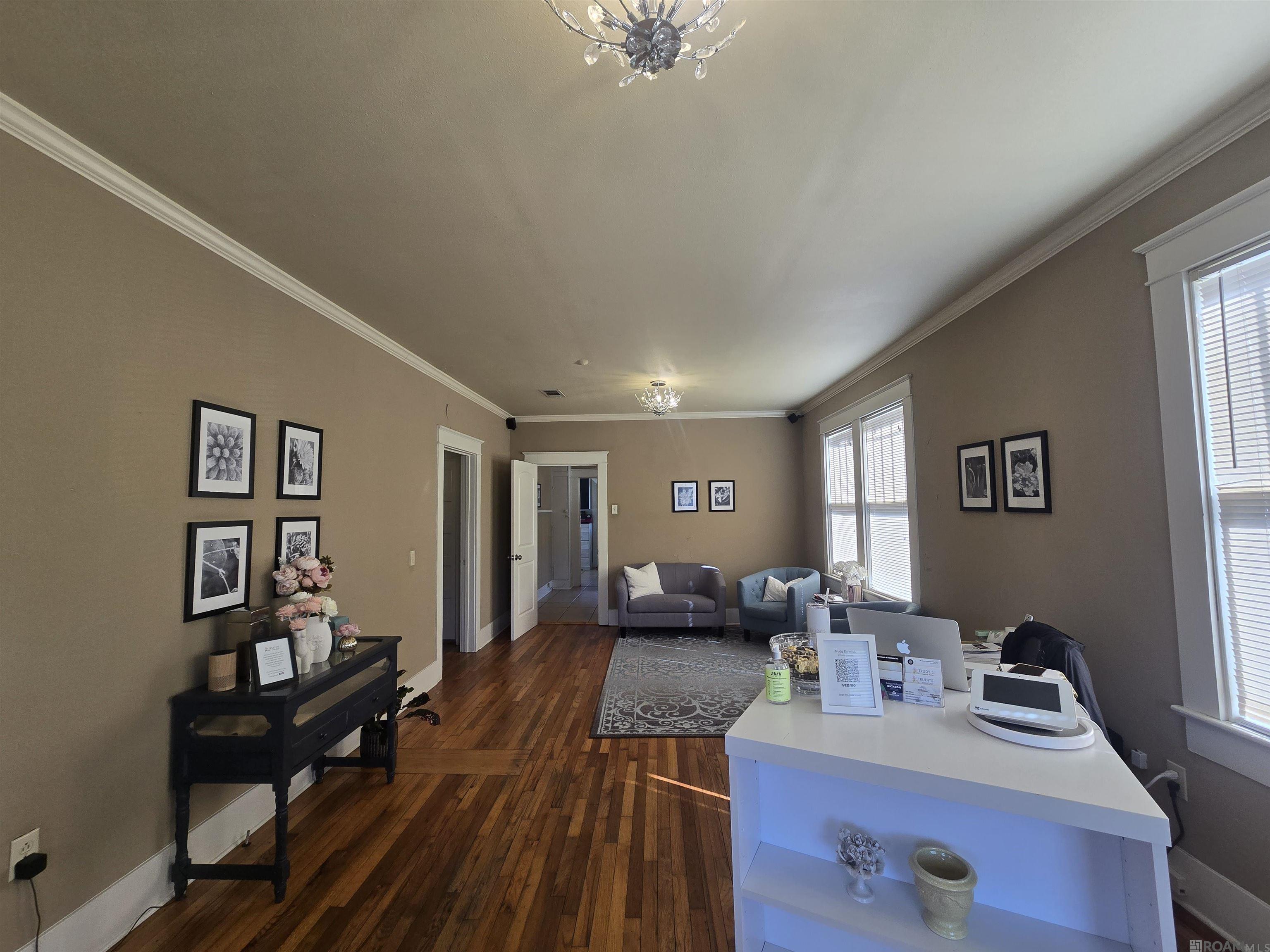 335 S Acadian Thwy, Baton Rouge, LA, 70806