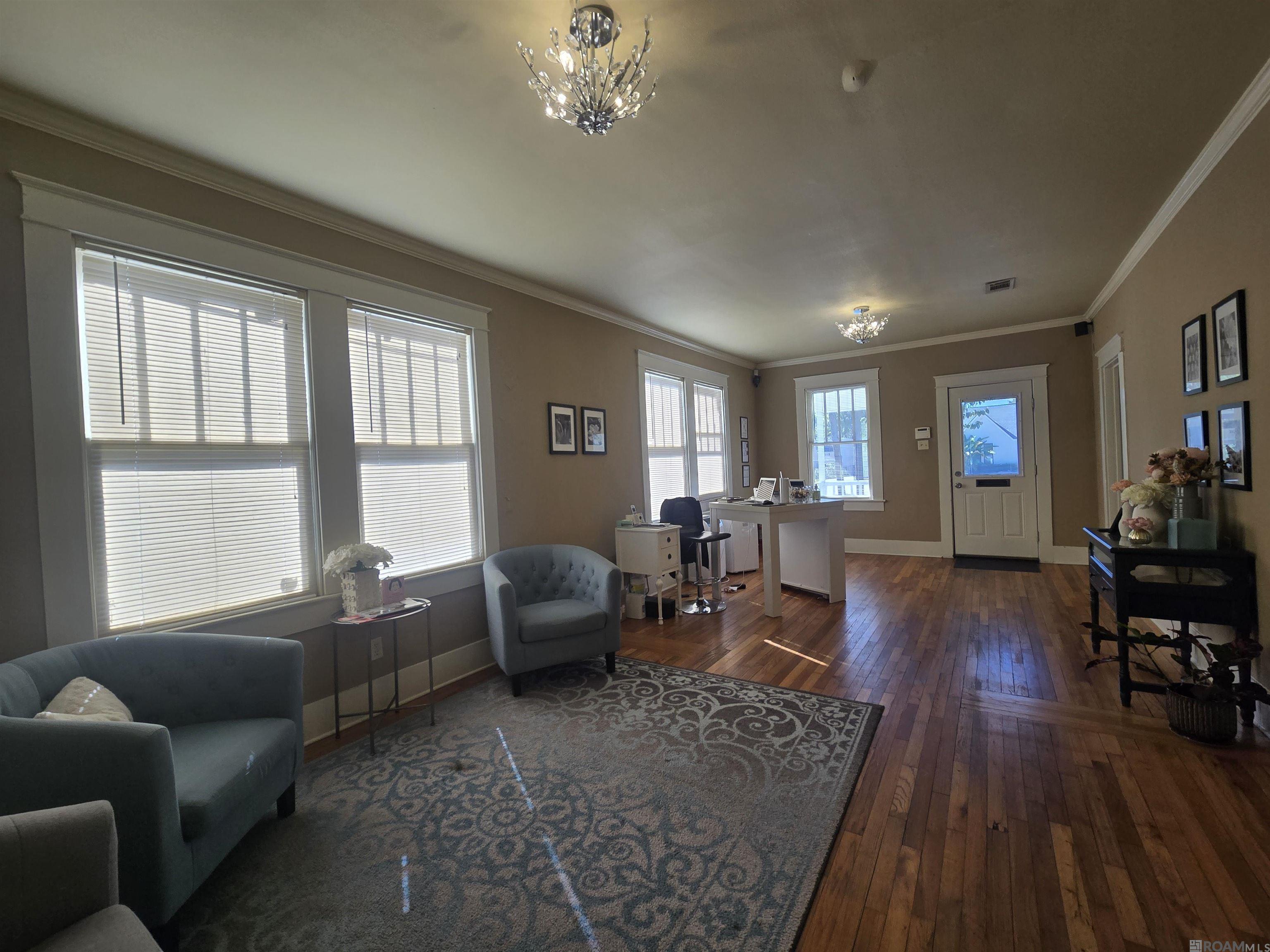 335 S Acadian Thwy, Baton Rouge, LA, 70806