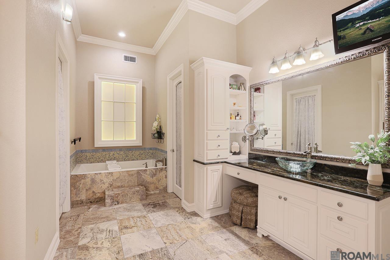 21647 Waterfront East Dr, Maurepas, LA, 70449