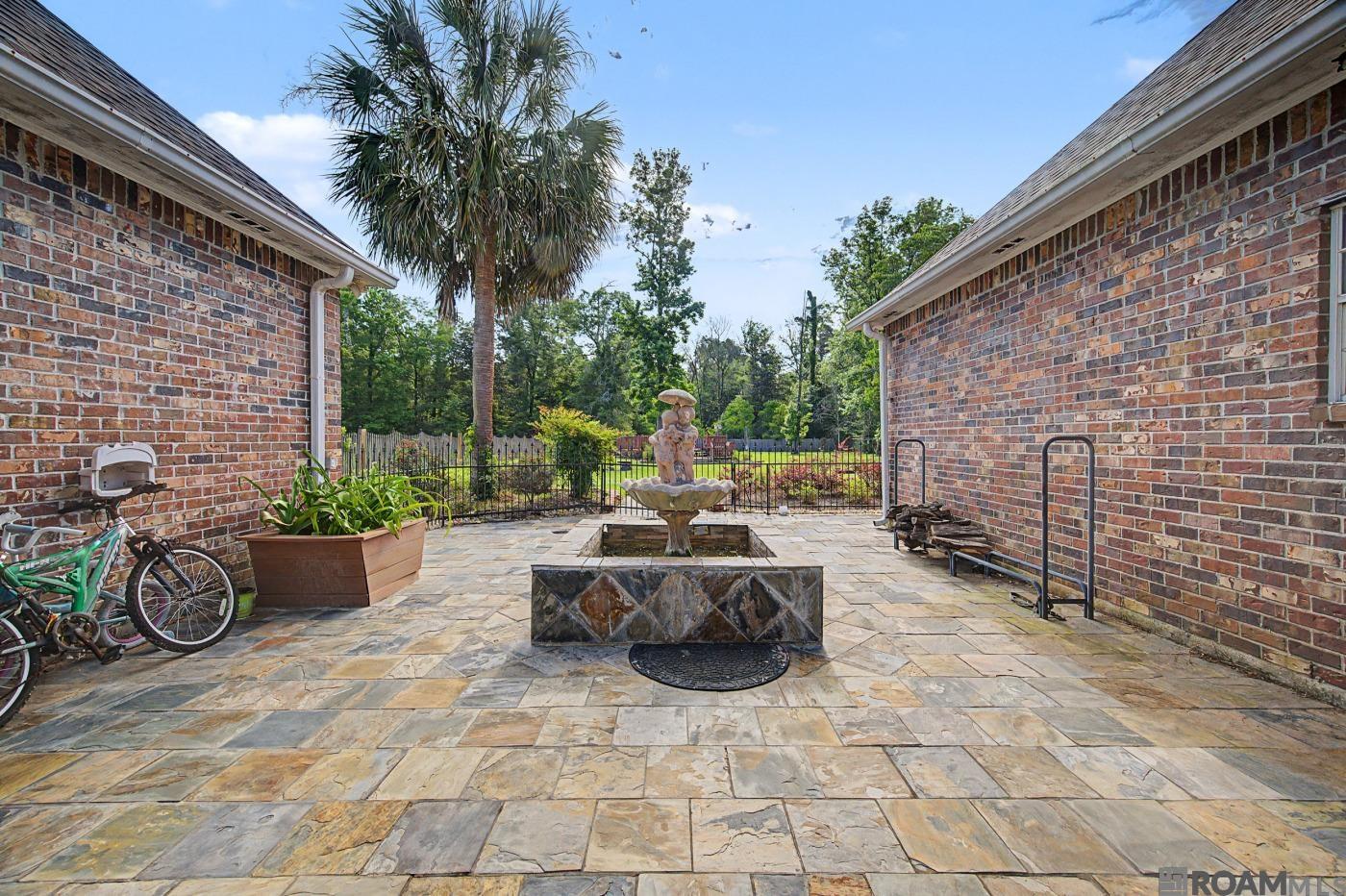 35110 Stone Castle Dr, Denham Springs, LA, 70706