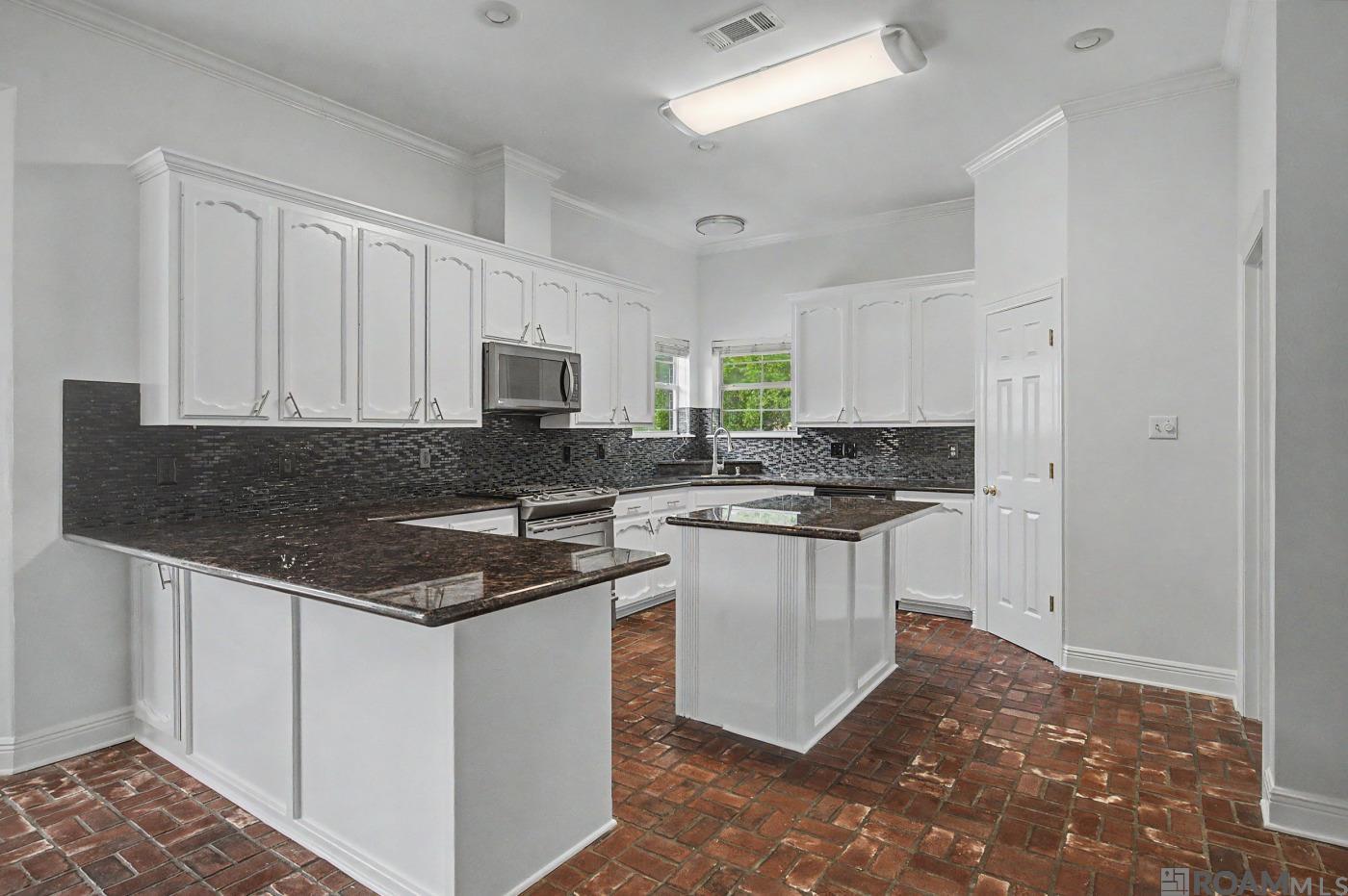 35110 Stone Castle Dr, Denham Springs, LA, 70706