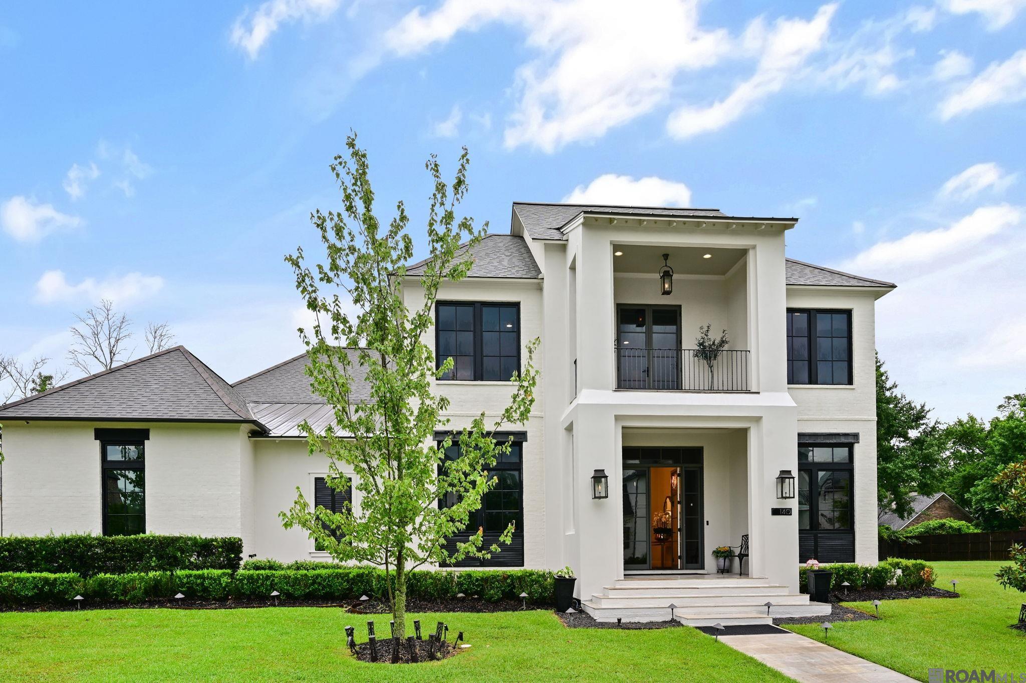 <p>FEATURED LISTINGS</p>