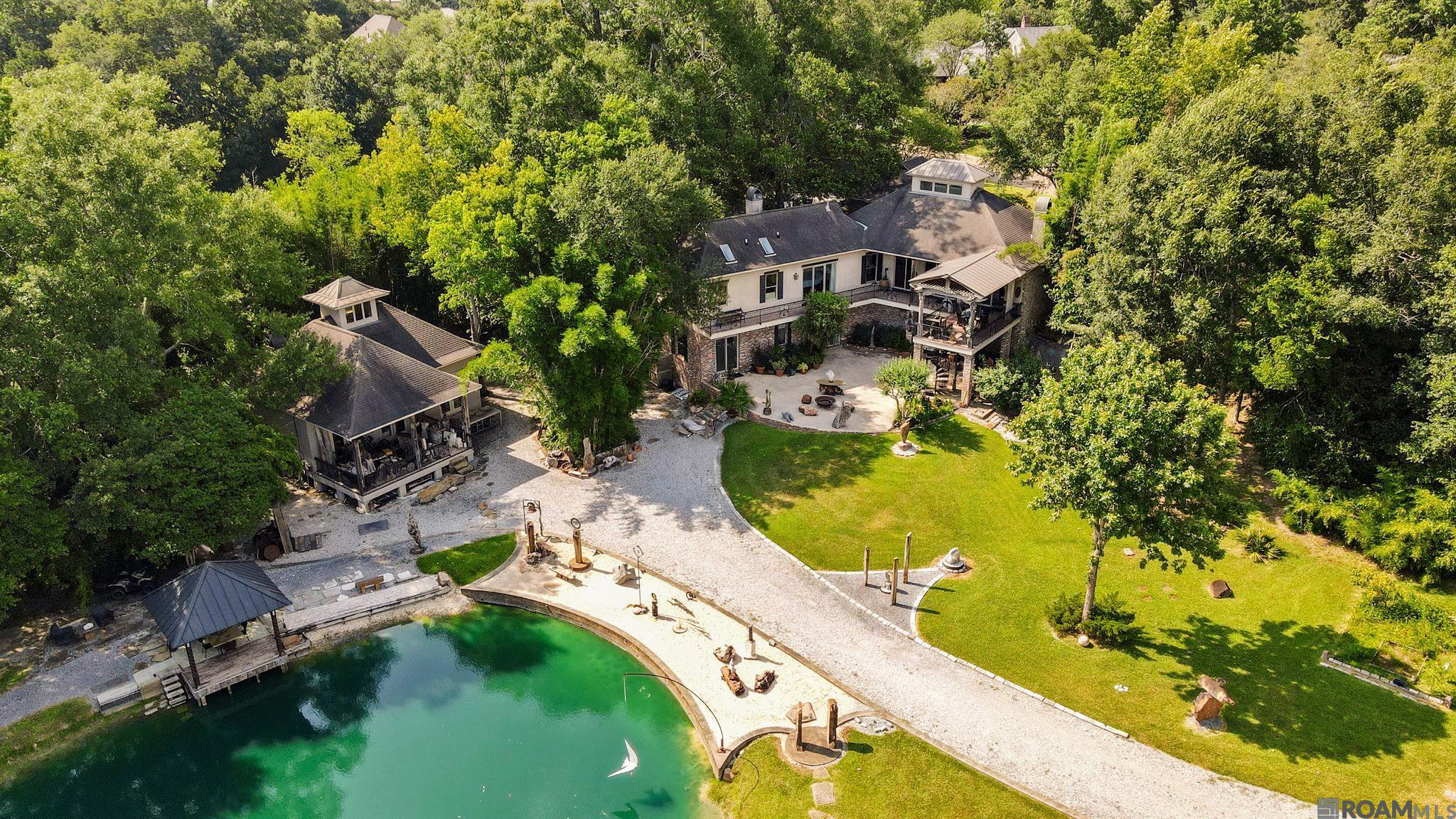 <p>FEATURED LISTINGS</p>