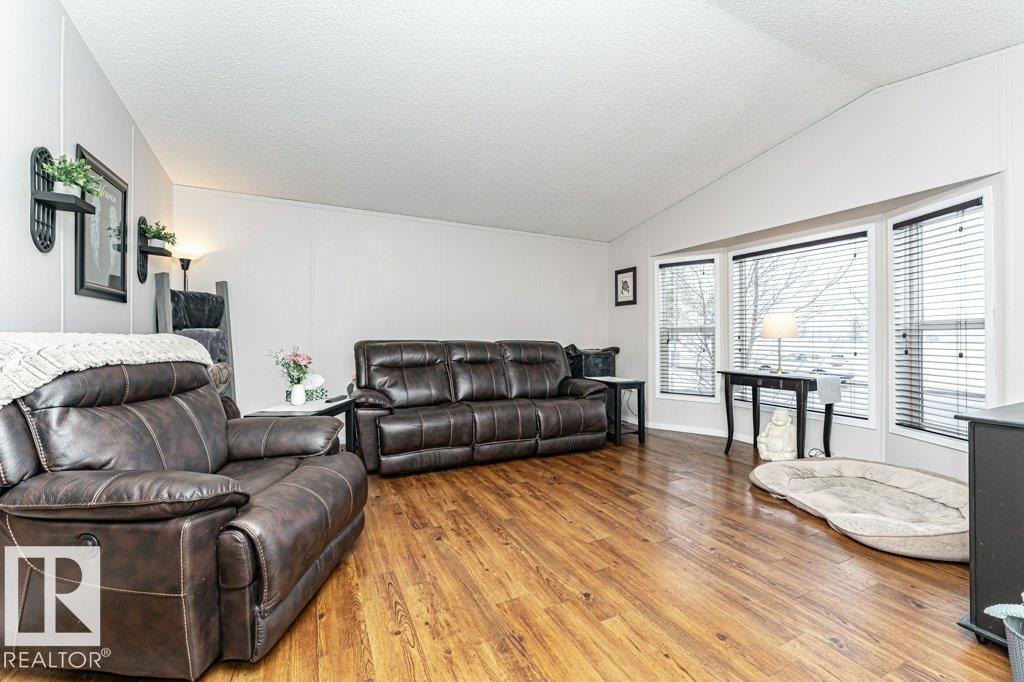 Picture for 1637 68 AV NW