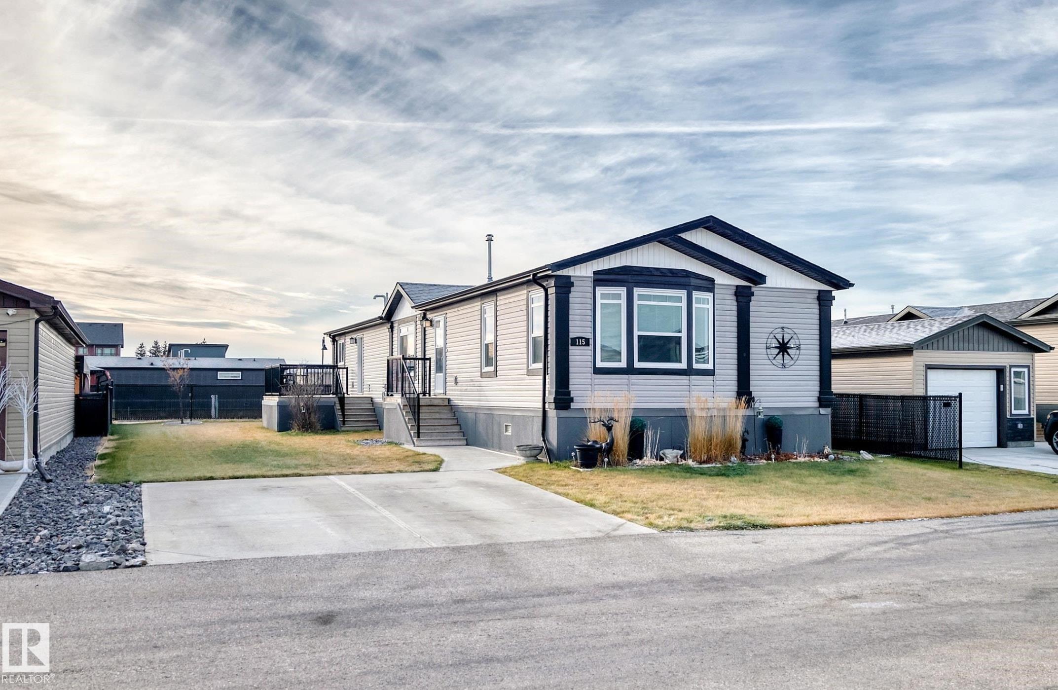 115 Hawthorn DR, Morinville - 3 bedroom Single Family Residence for sale